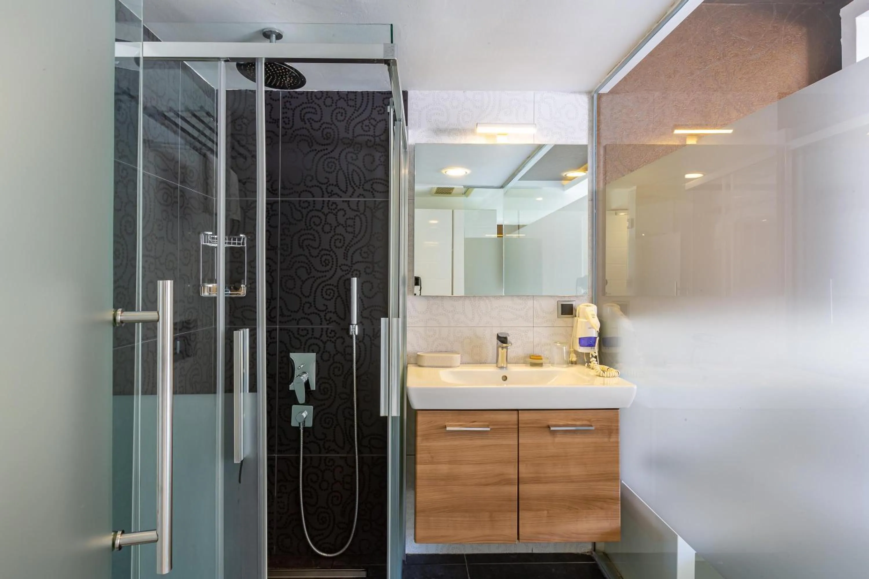 Shower in Rhapsody Hotel & Spa Kalkan