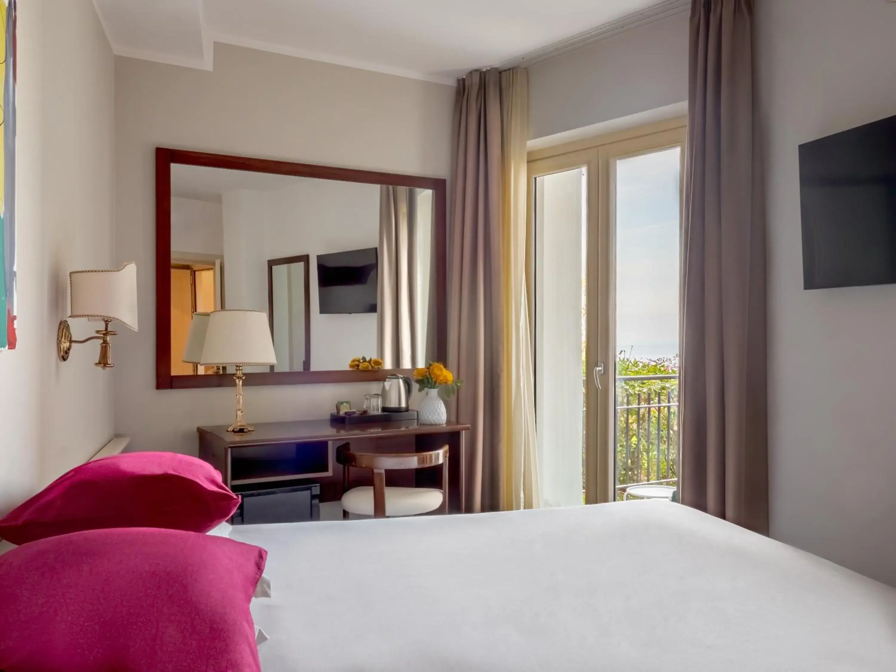 Double or Twin Room in Hotel Cristina Double or Twin Room in Hotel Cristina