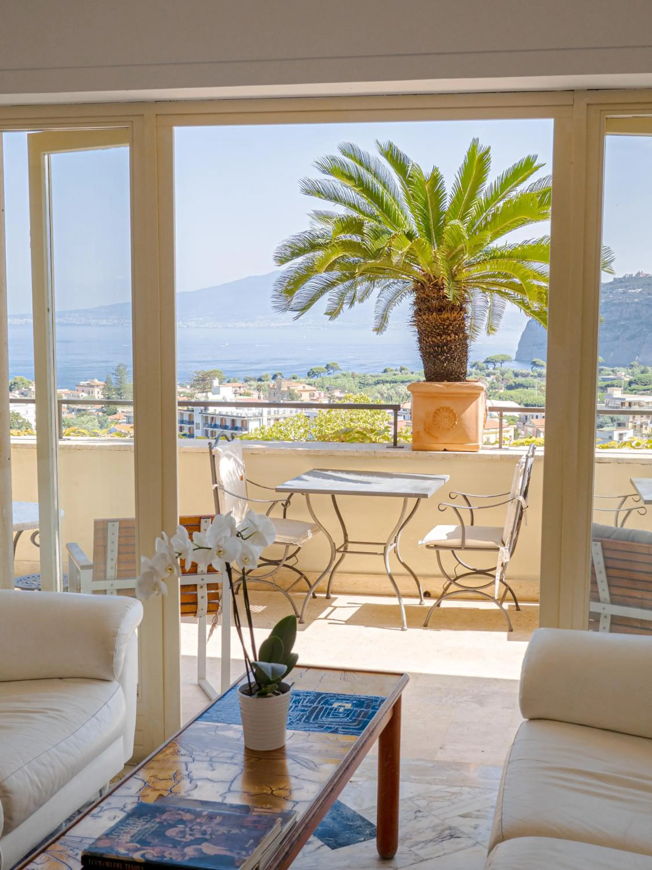 Seating area in Hotel Cristina