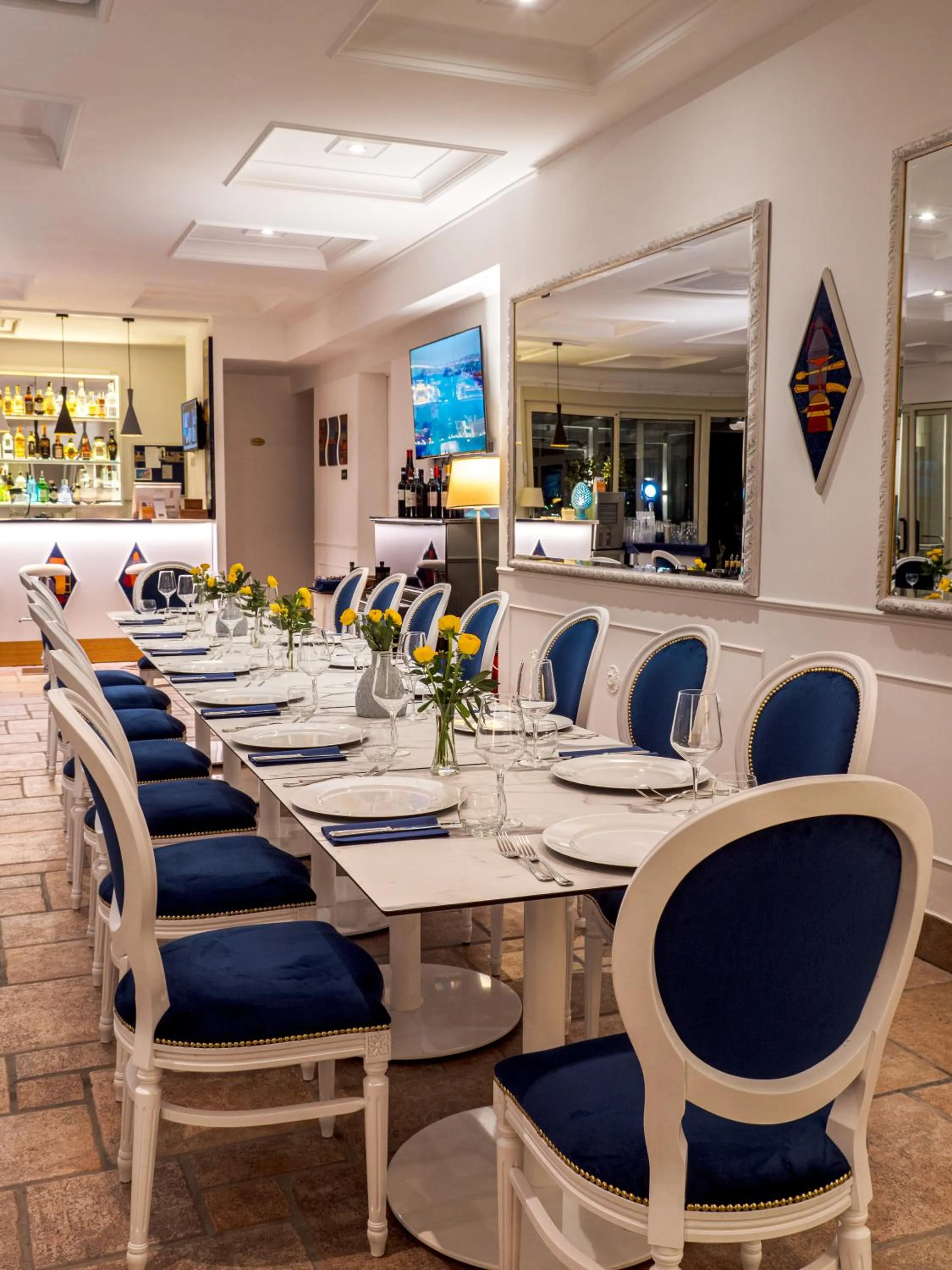 Restaurant/places to eat in Hotel Cristina