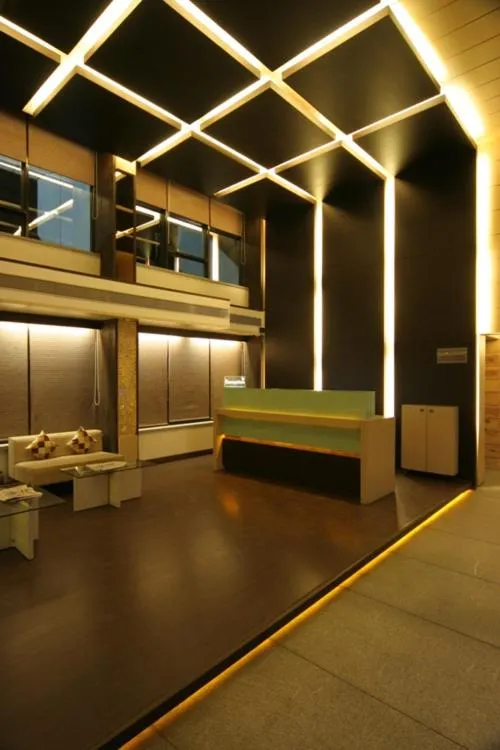 Lobby or reception, Bed in Pride Biznotel Alkapuri Near Vadodara Airport