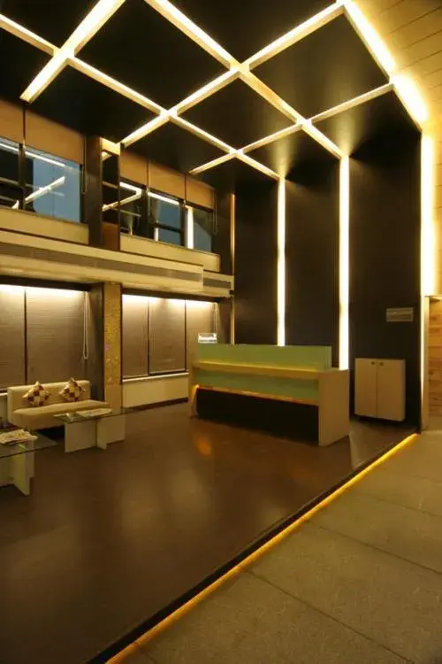 Lobby or reception, Bed in Pride Biznotel Alkapuri Near Vadodara Airport Lobby or reception, Bed in Pride Biznotel Alkapuri Near Vadodara Airport