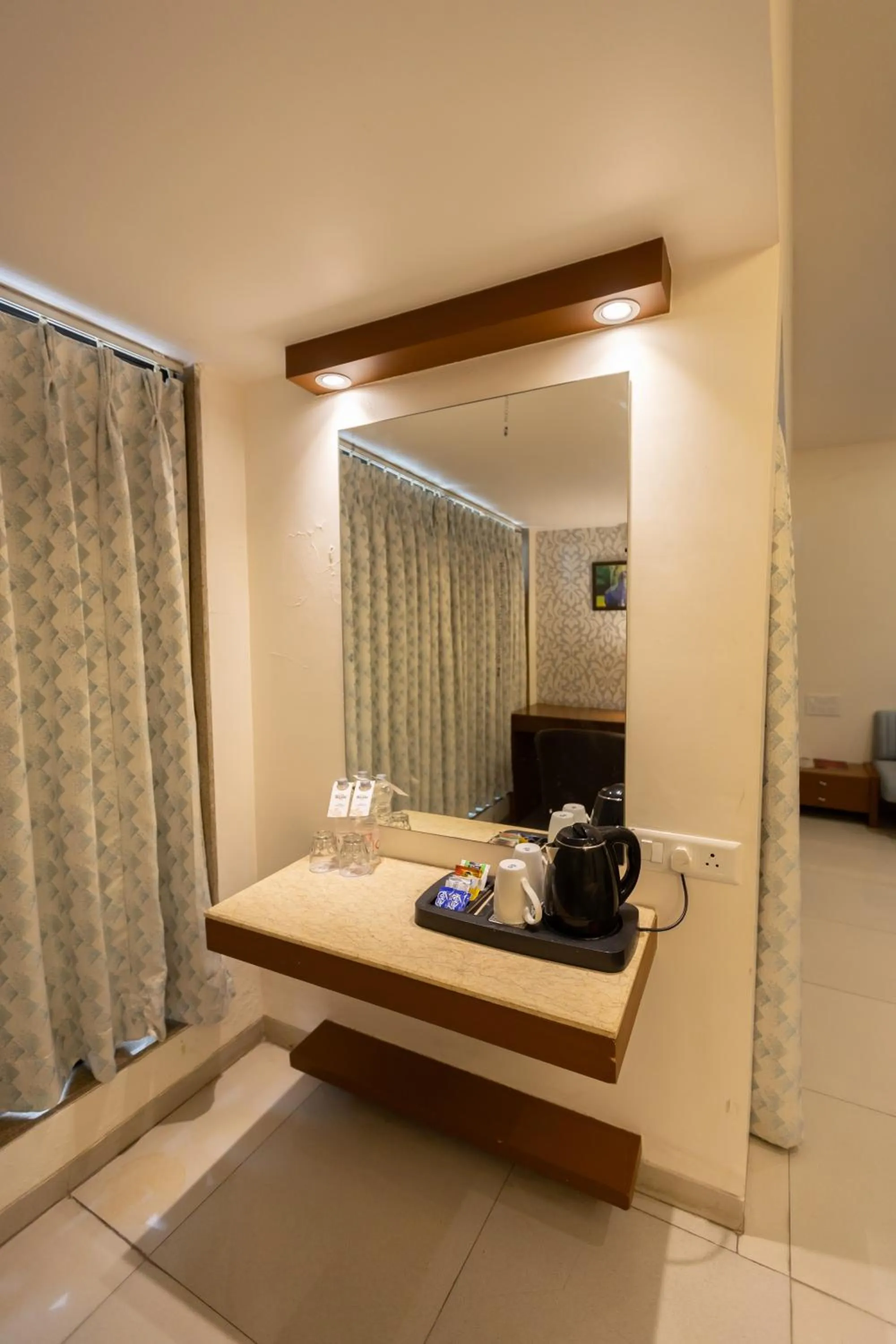 Property building, Bed in Pride Biznotel Alkapuri Near Vadodara Airport