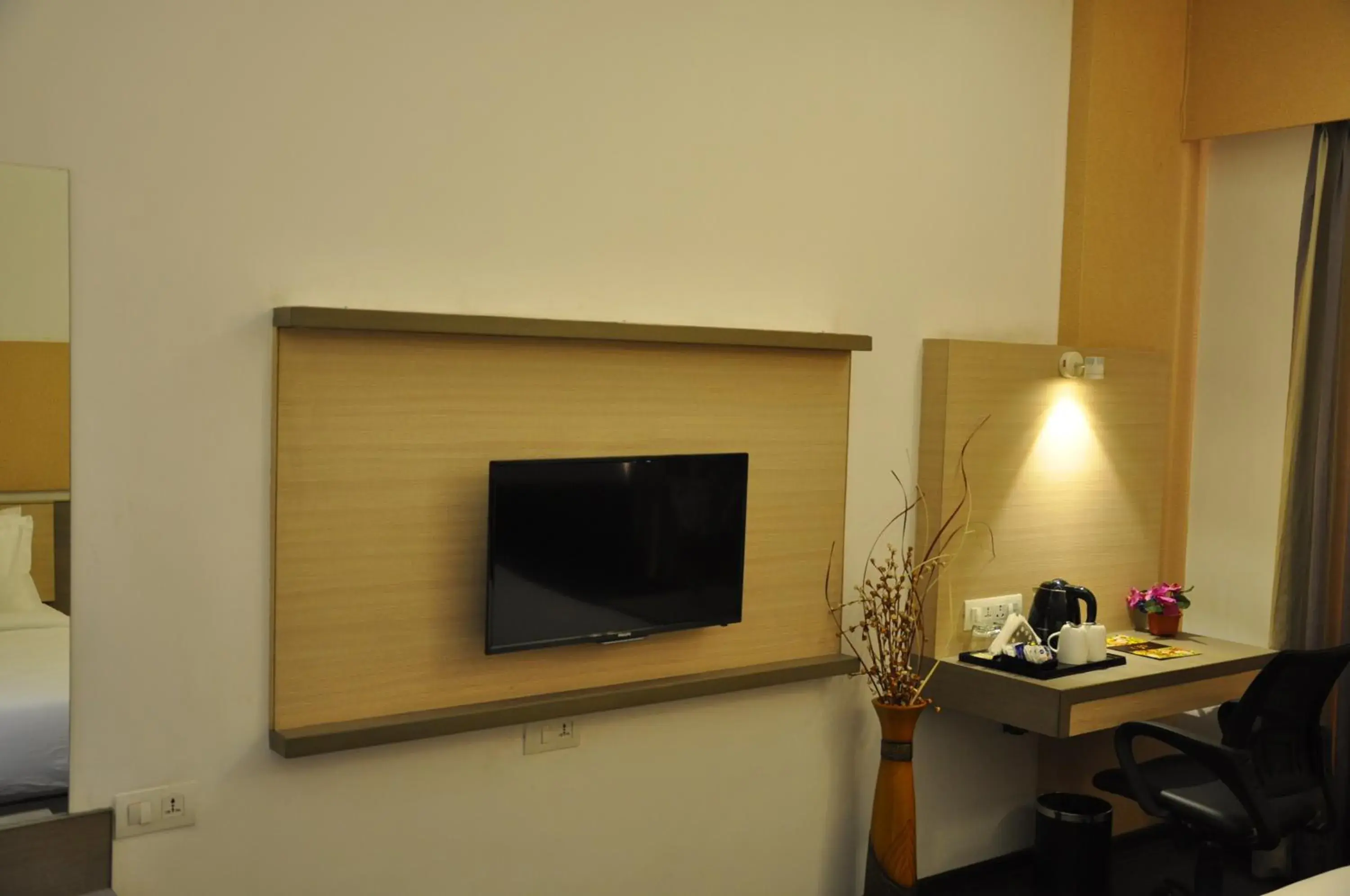 Property building in Pride Biznotel Alkapuri Near Vadodara Airport Property building in Pride Biznotel Alkapuri Near Vadodara Airport