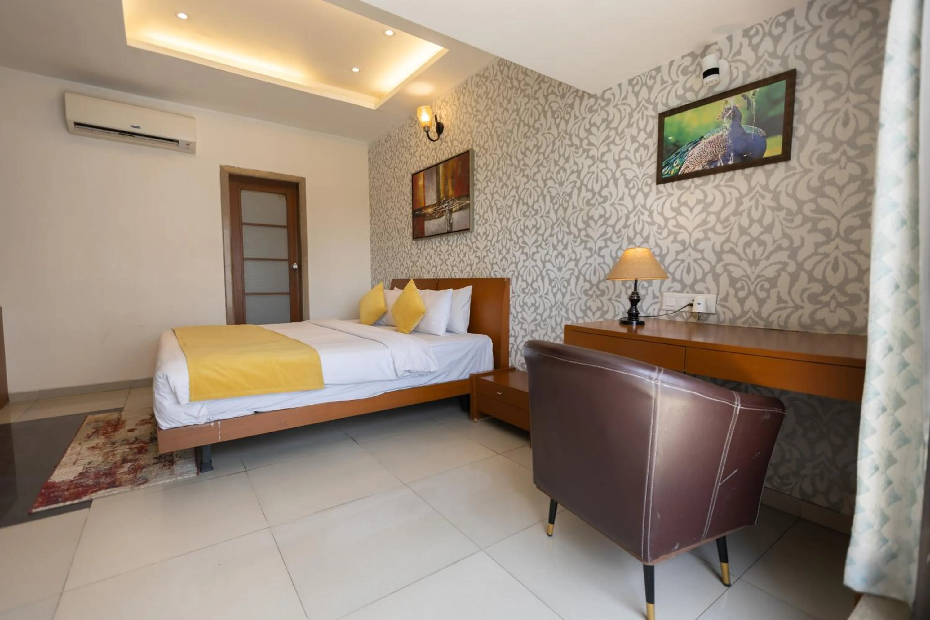Bed in Pride Biznotel Alkapuri Near Vadodara Airport