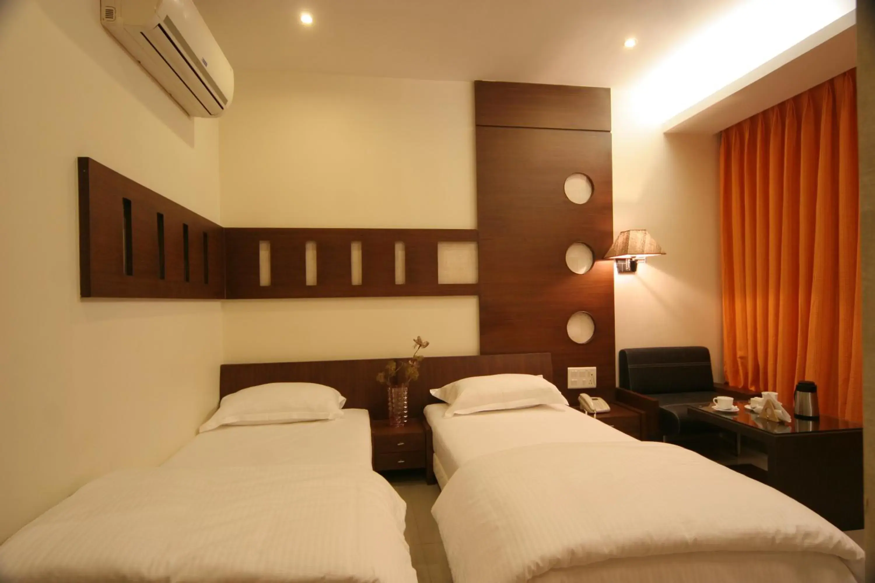 Bed in Pride Biznotel Alkapuri Near Vadodara Airport Bed in Pride Biznotel Alkapuri Near Vadodara Airport