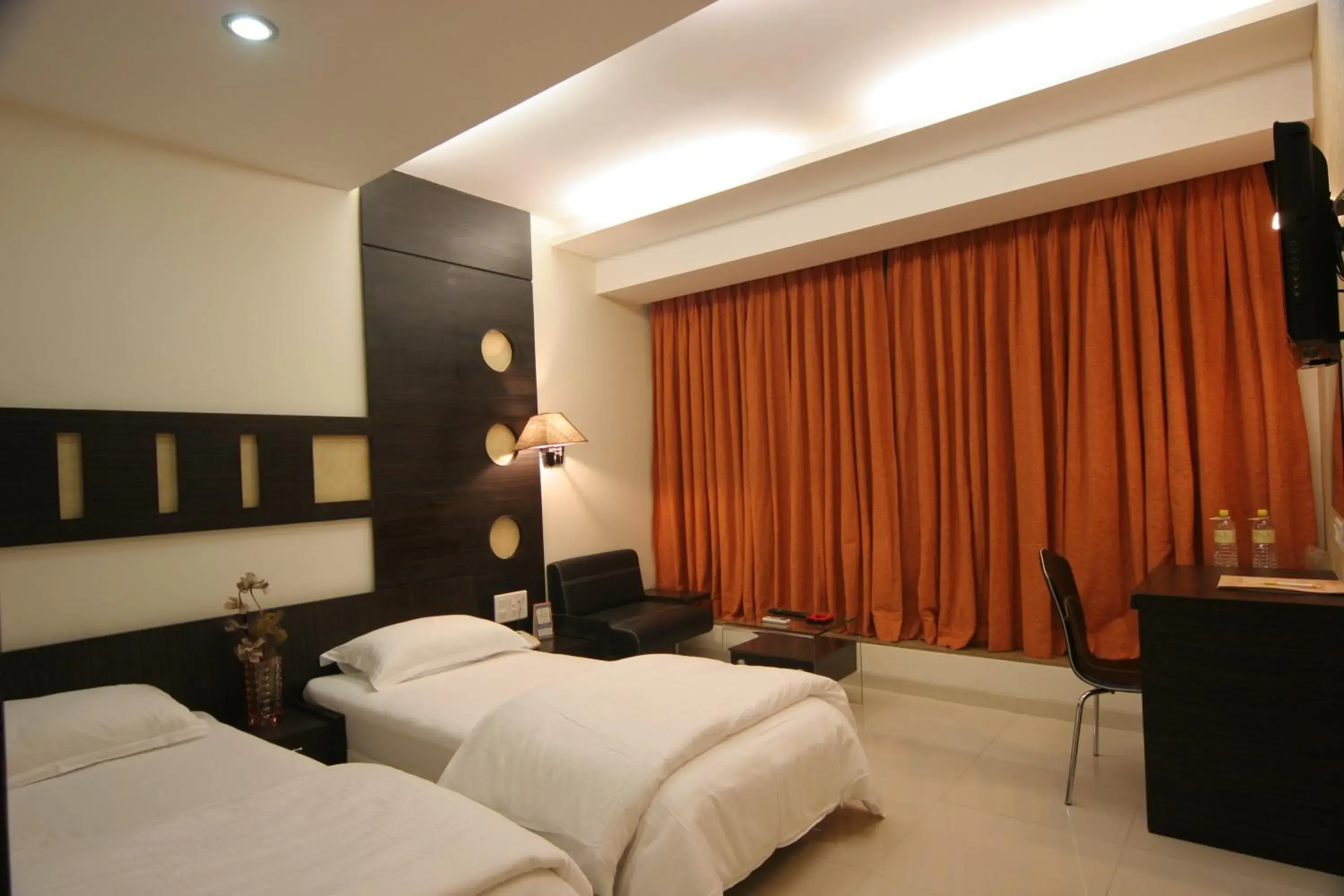 Bed in Pride Biznotel Alkapuri Near Vadodara Airport Bed in Pride Biznotel Alkapuri Near Vadodara Airport