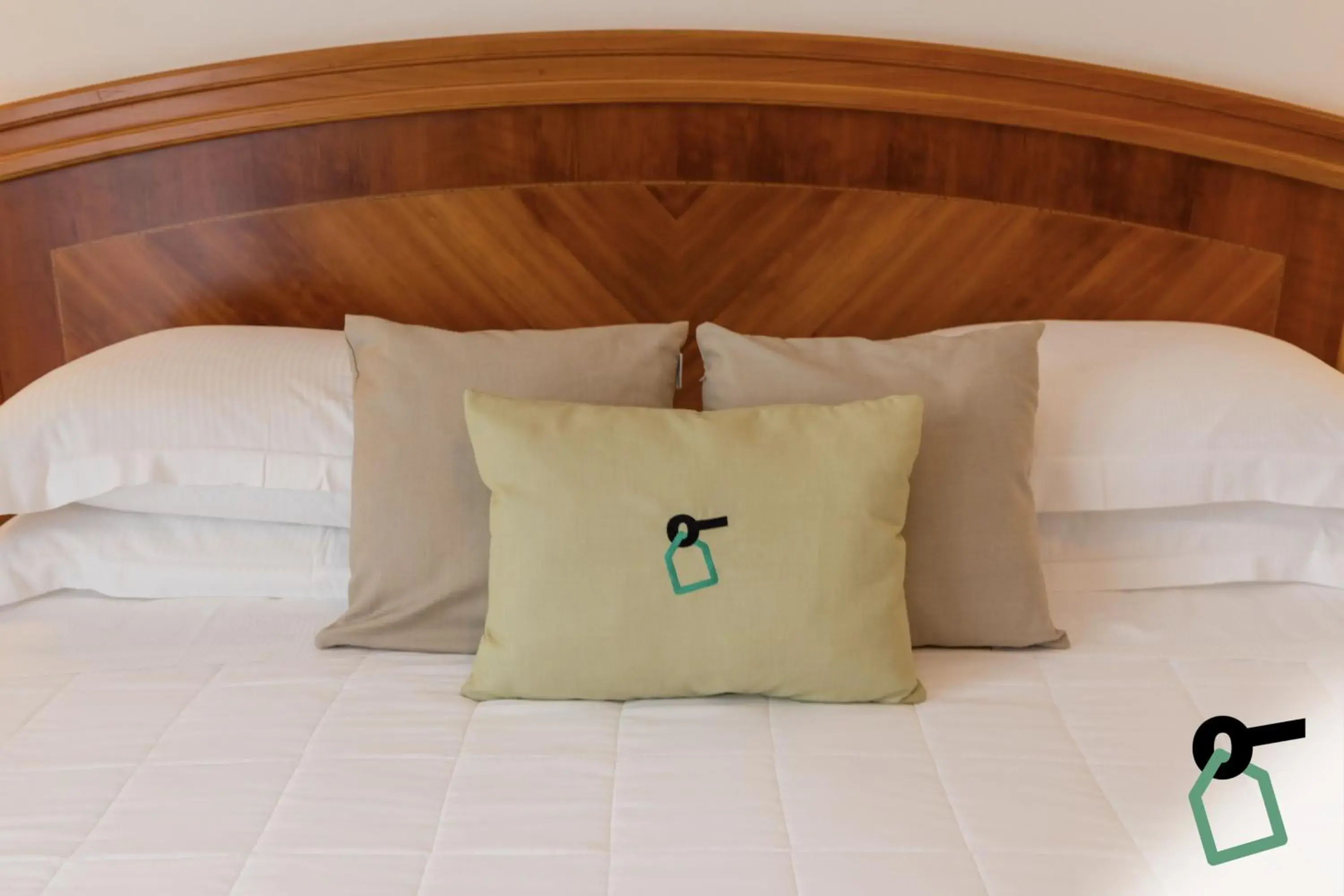 Bed in HOTIDAY Room Collection - Sorrento Bed in HOTIDAY Room Collection - Sorrento