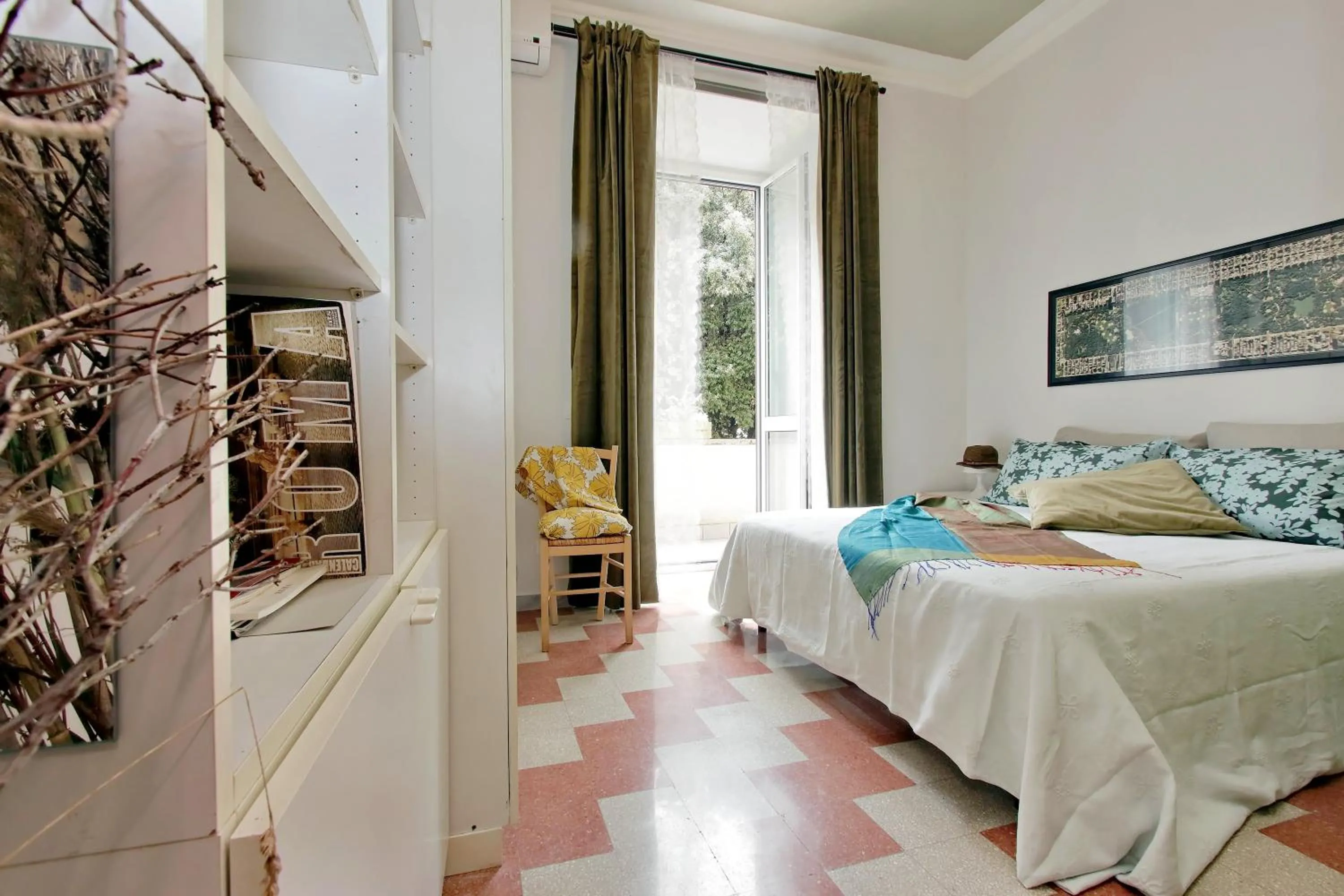 Bed in Montesanto apartment – near the Vatican