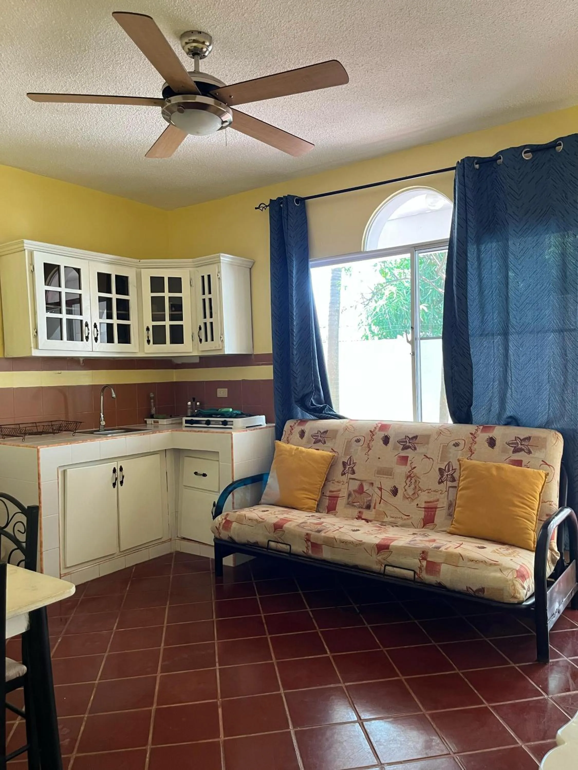Kitchen or kitchenette in PLAYA BLANCA BED AND BREAKFAST