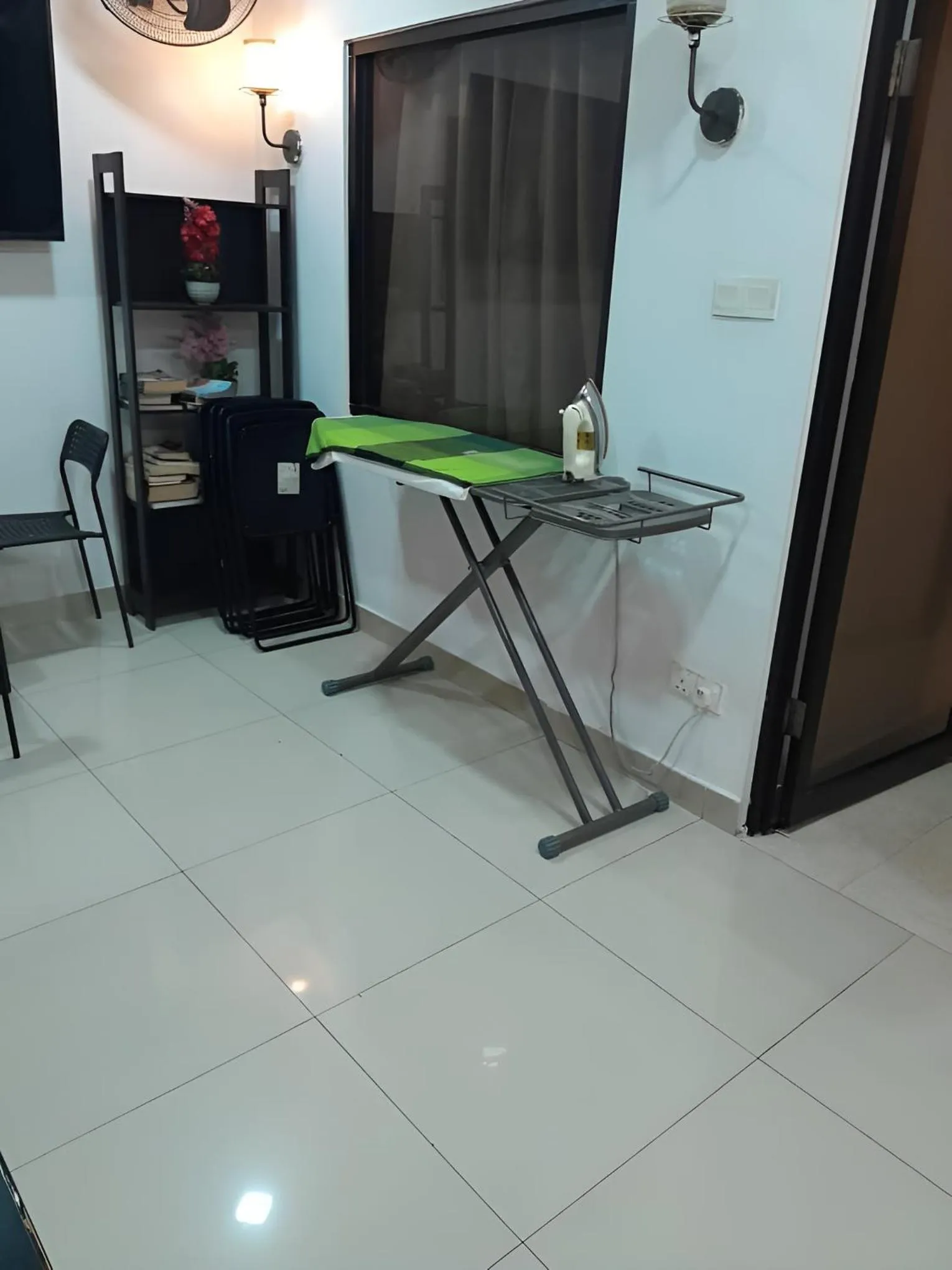 flat iron in FKI INTERNATIONAL HOTEL