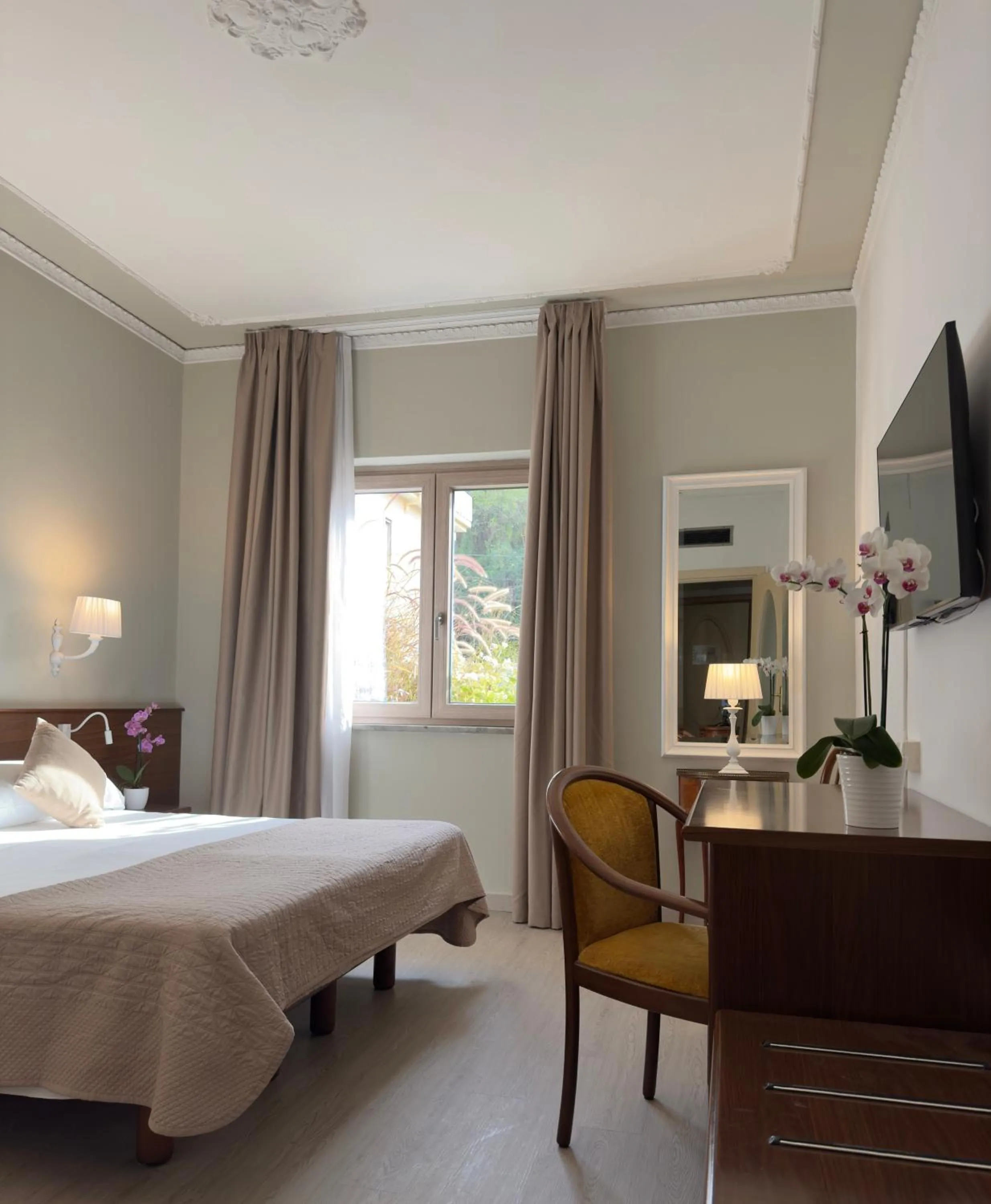 Bedroom, Bed in Hotel Central Wellness