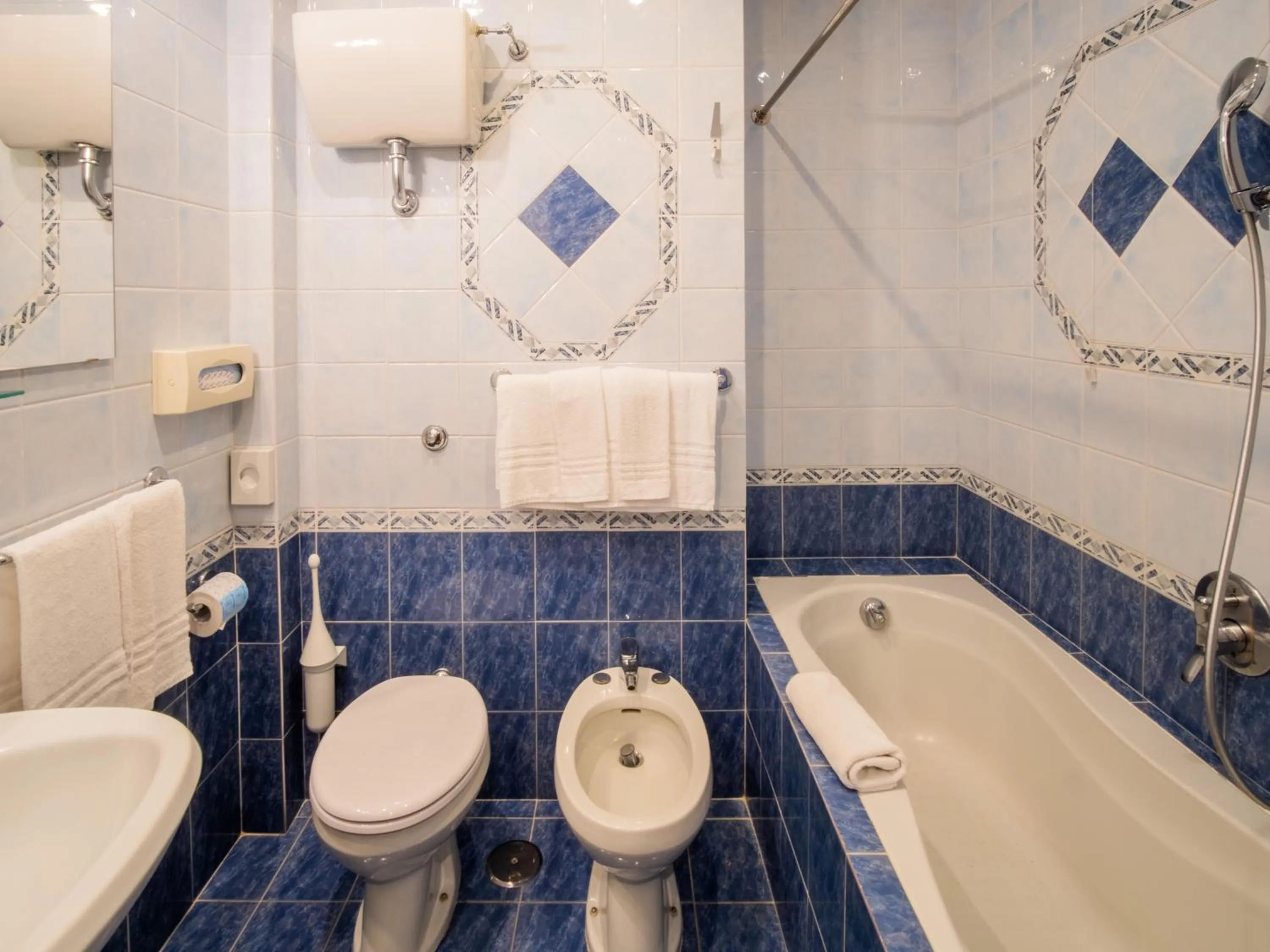 Bathroom in Hotel Central Wellness