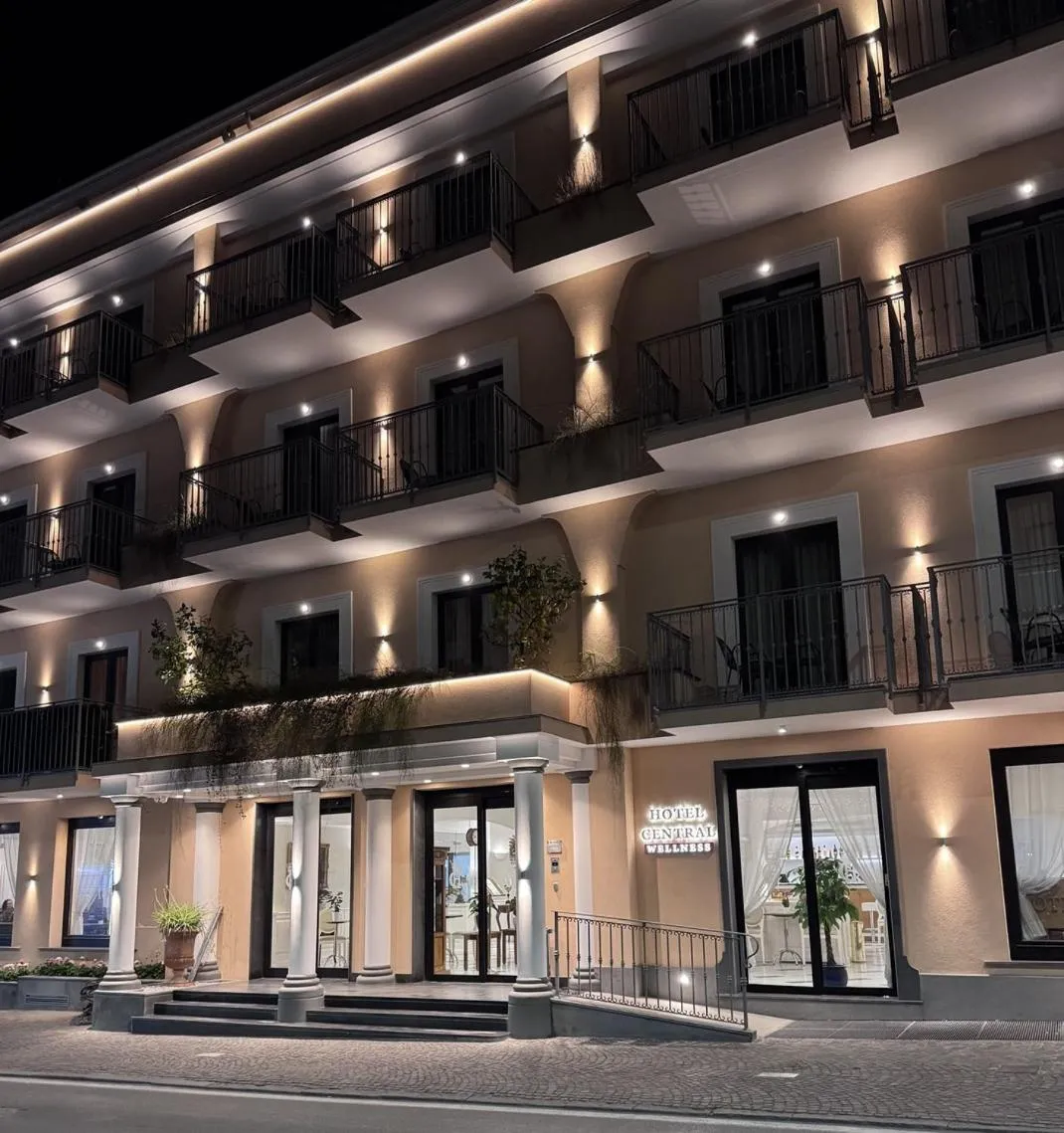 Facade/entrance in Hotel Central Wellness