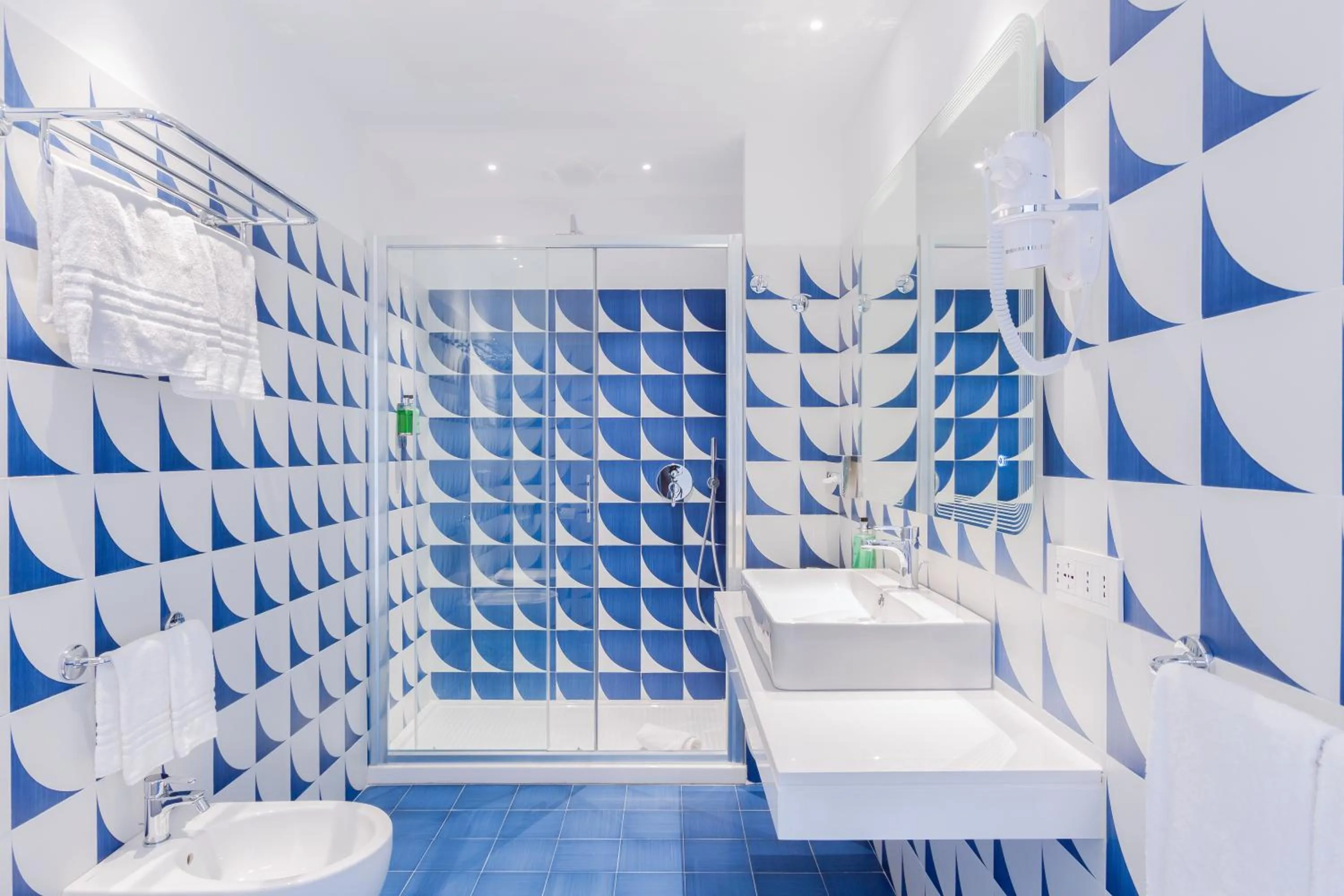 Bathroom in Hotel Central Wellness