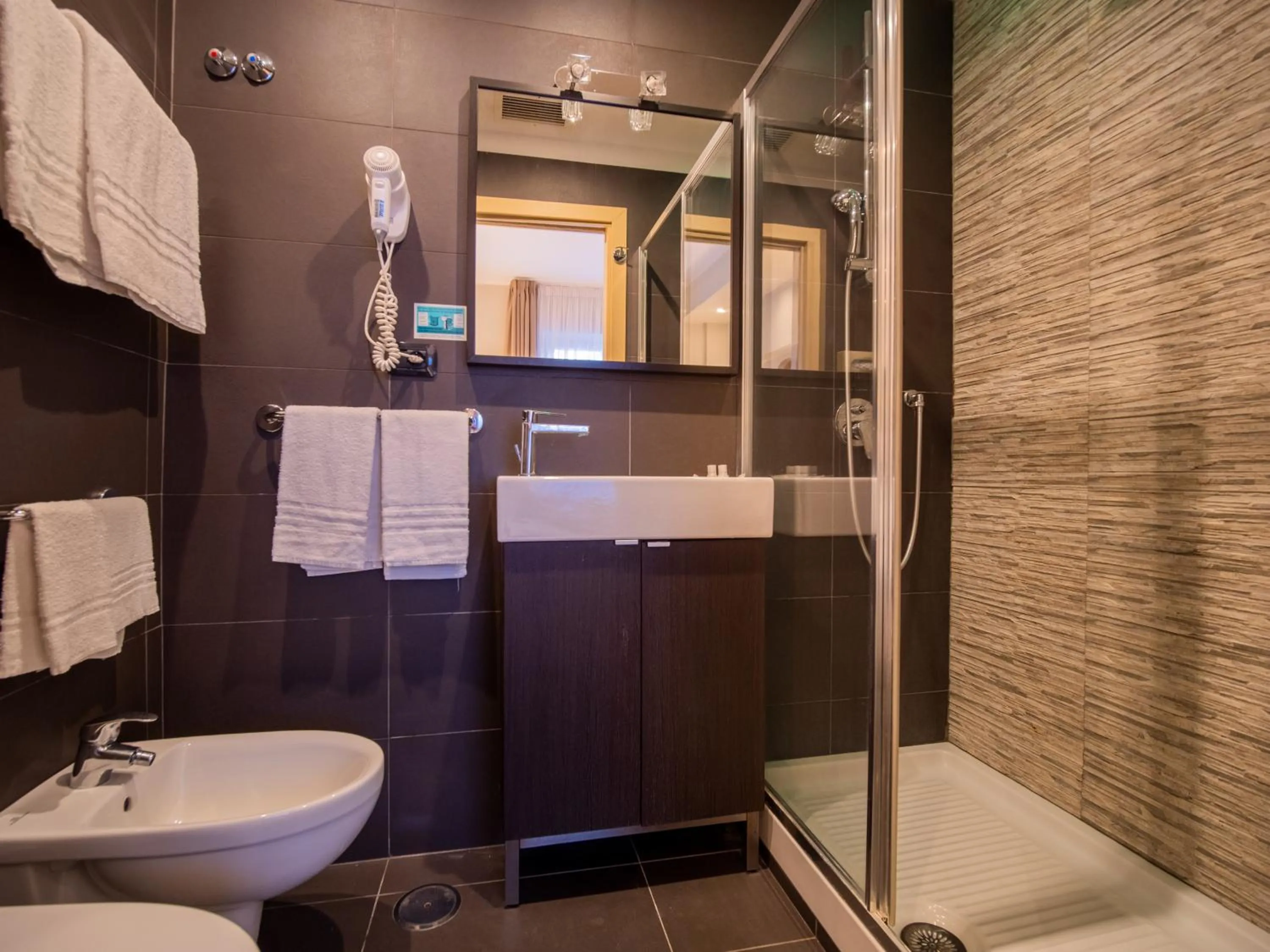 Bathroom in Hotel Central Wellness