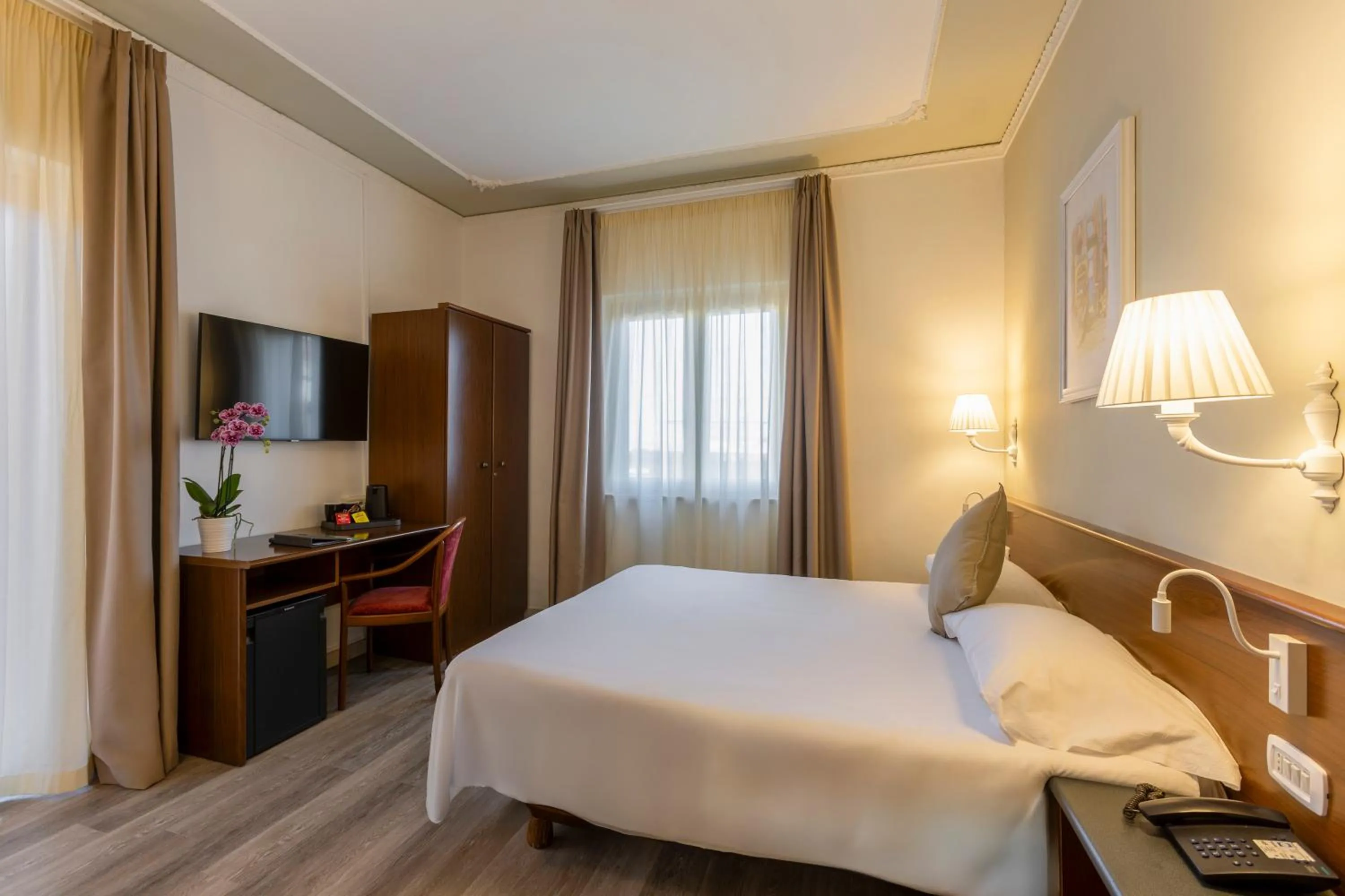 Bedroom, Bed in Hotel Central Wellness