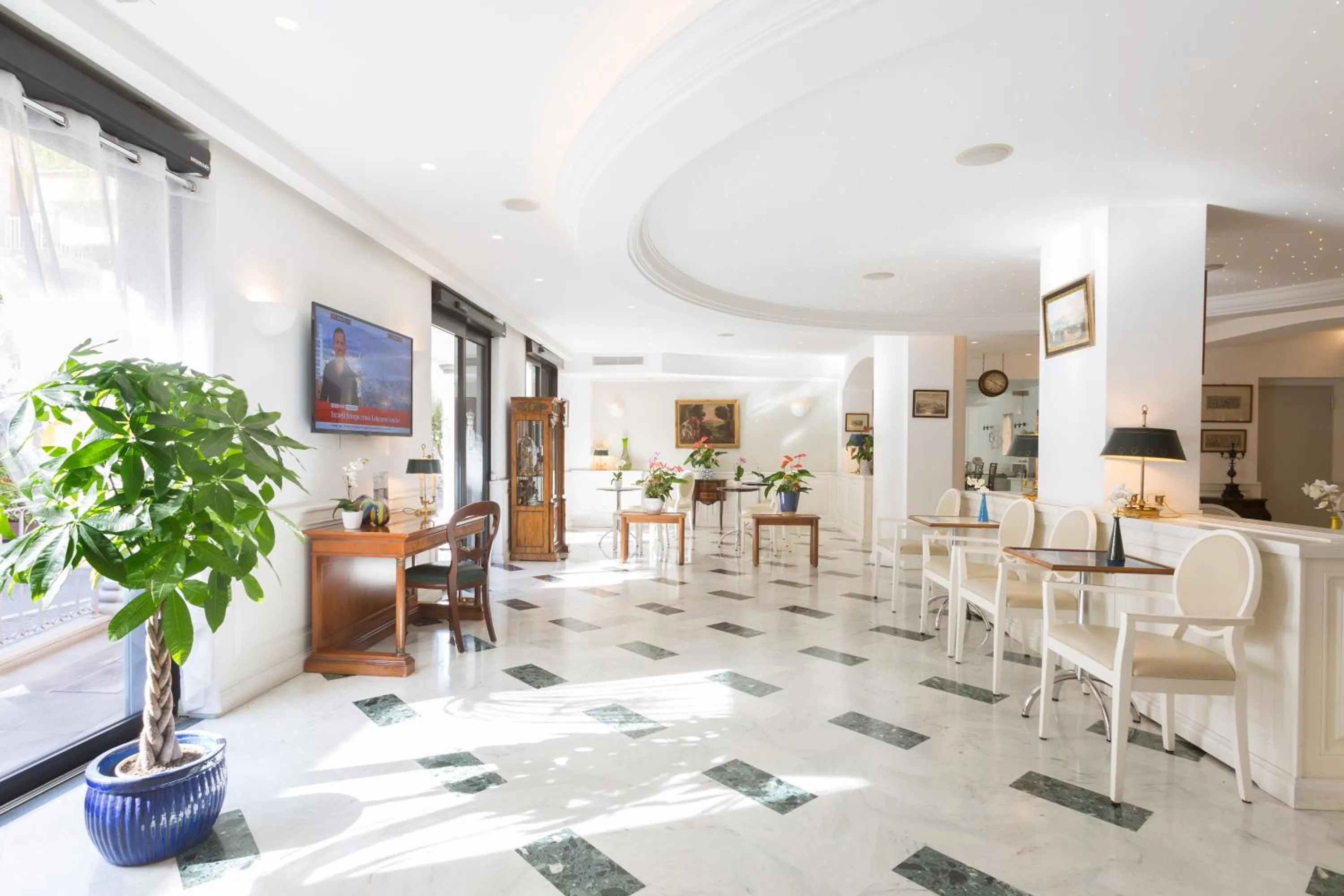 Lobby or reception in Hotel Central Wellness