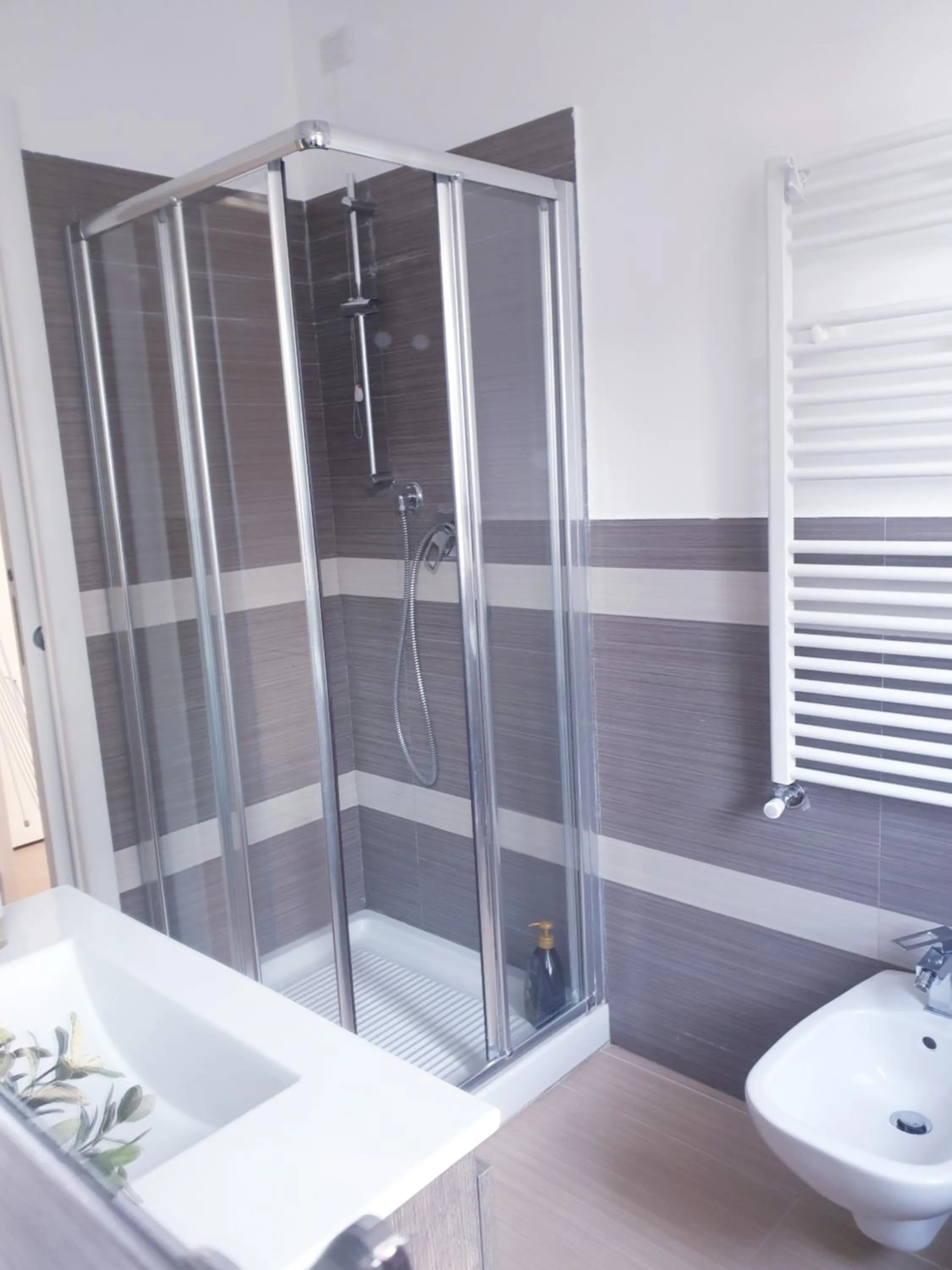 Bathroom in Michelangelo Apartments con parcheggio gratuito in loco e self check in