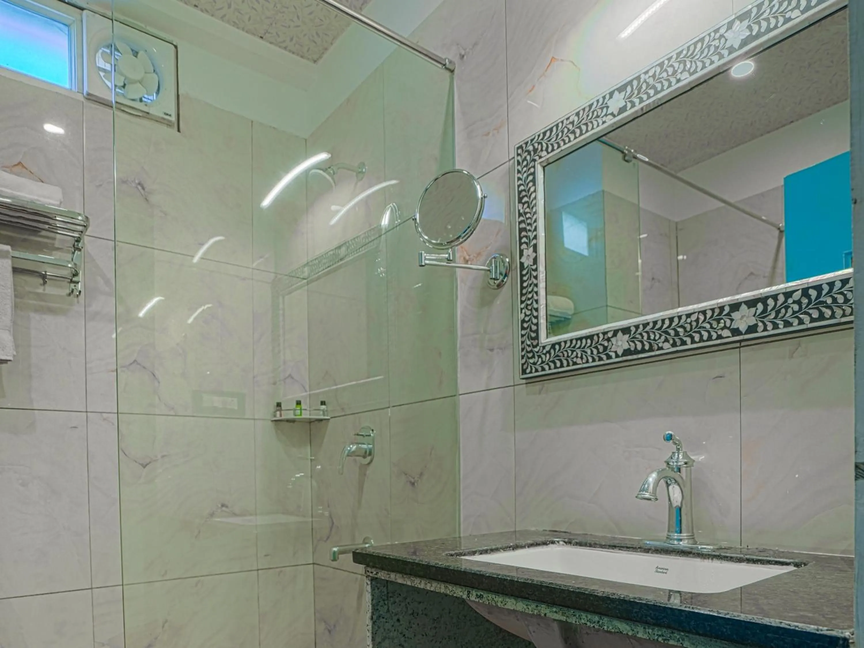 Shower in AAJ HAVELI - Pichola Lake Facing Hotel