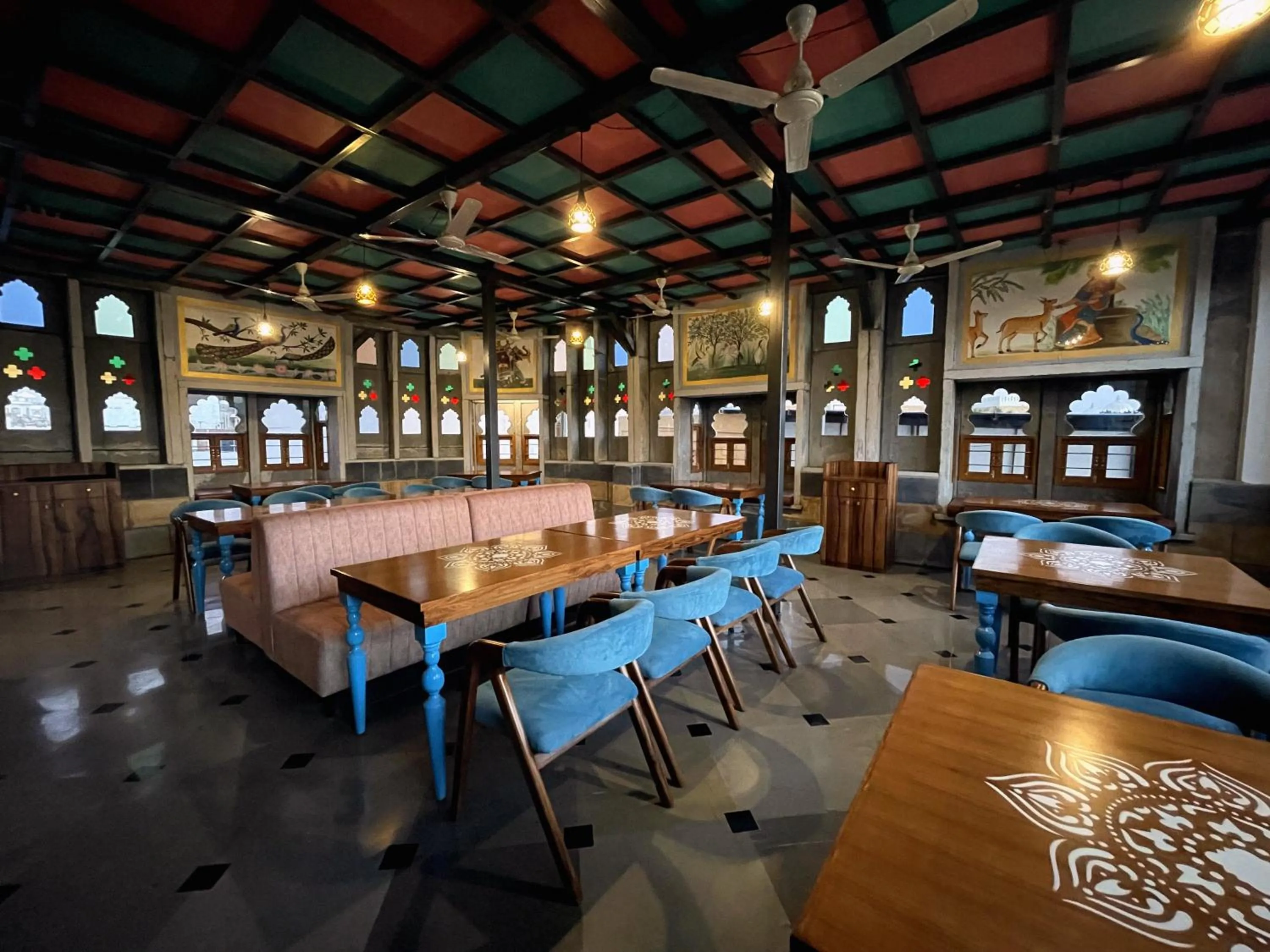 Restaurant/places to eat in AAJ HAVELI - Pichola Lake Facing Hotel