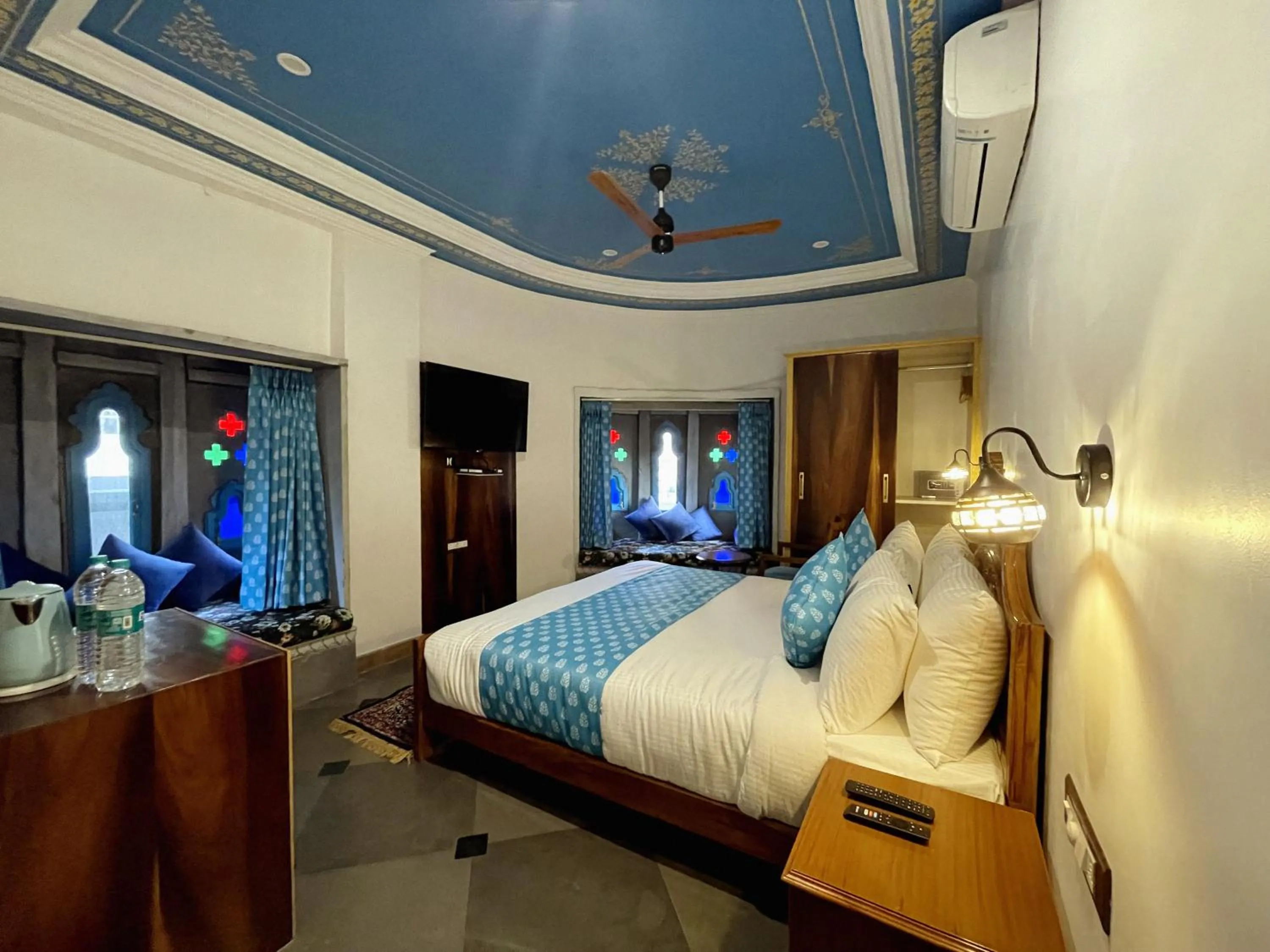 Bed in AAJ HAVELI - Pichola Lake Facing Hotel