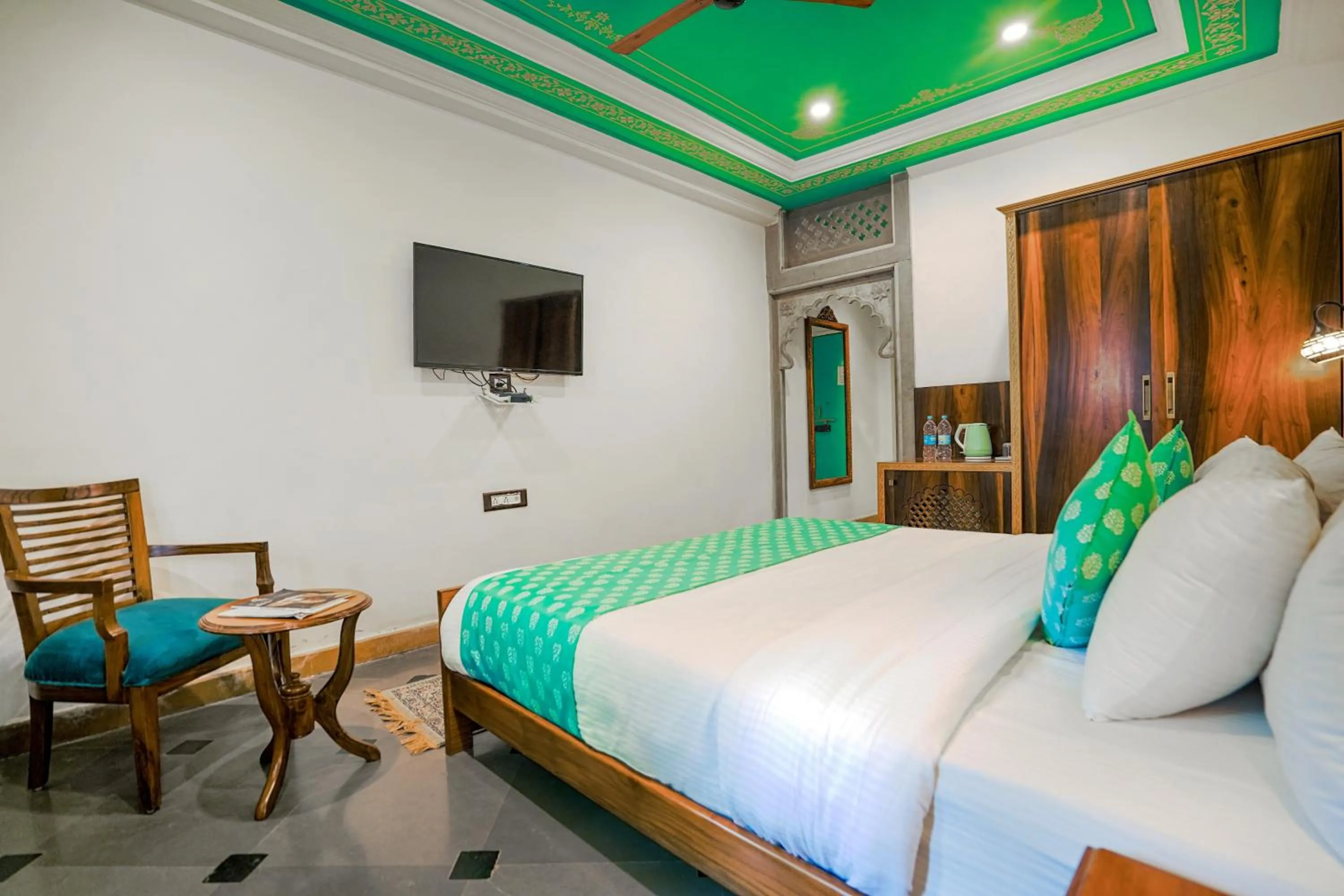 Bed in AAJ HAVELI - Pichola Lake Facing Hotel