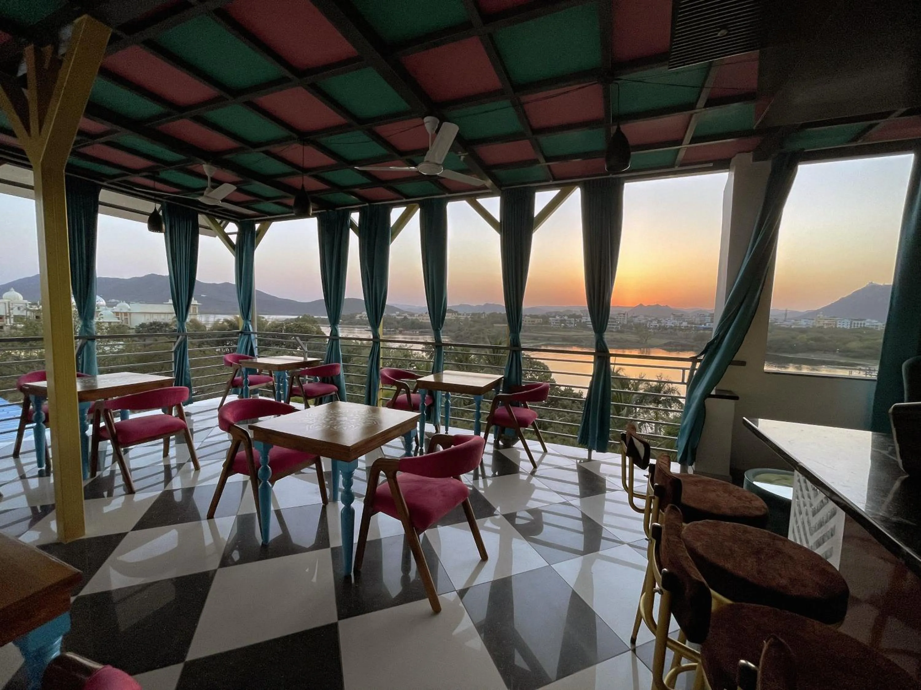 Restaurant/places to eat in AAJ HAVELI - Pichola Lake Facing Hotel