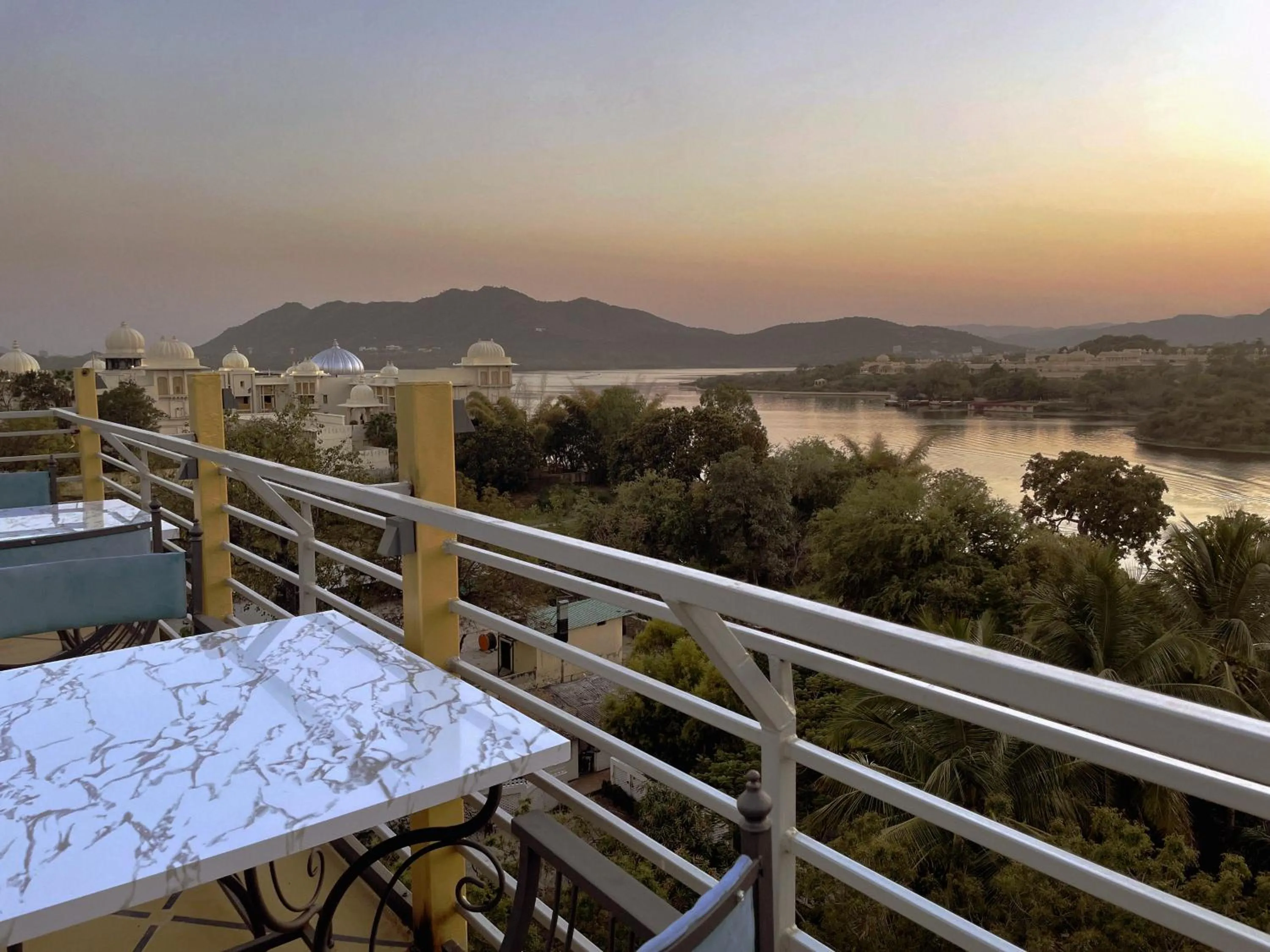 Lake view in AAJ HAVELI - Pichola Lake Facing Hotel