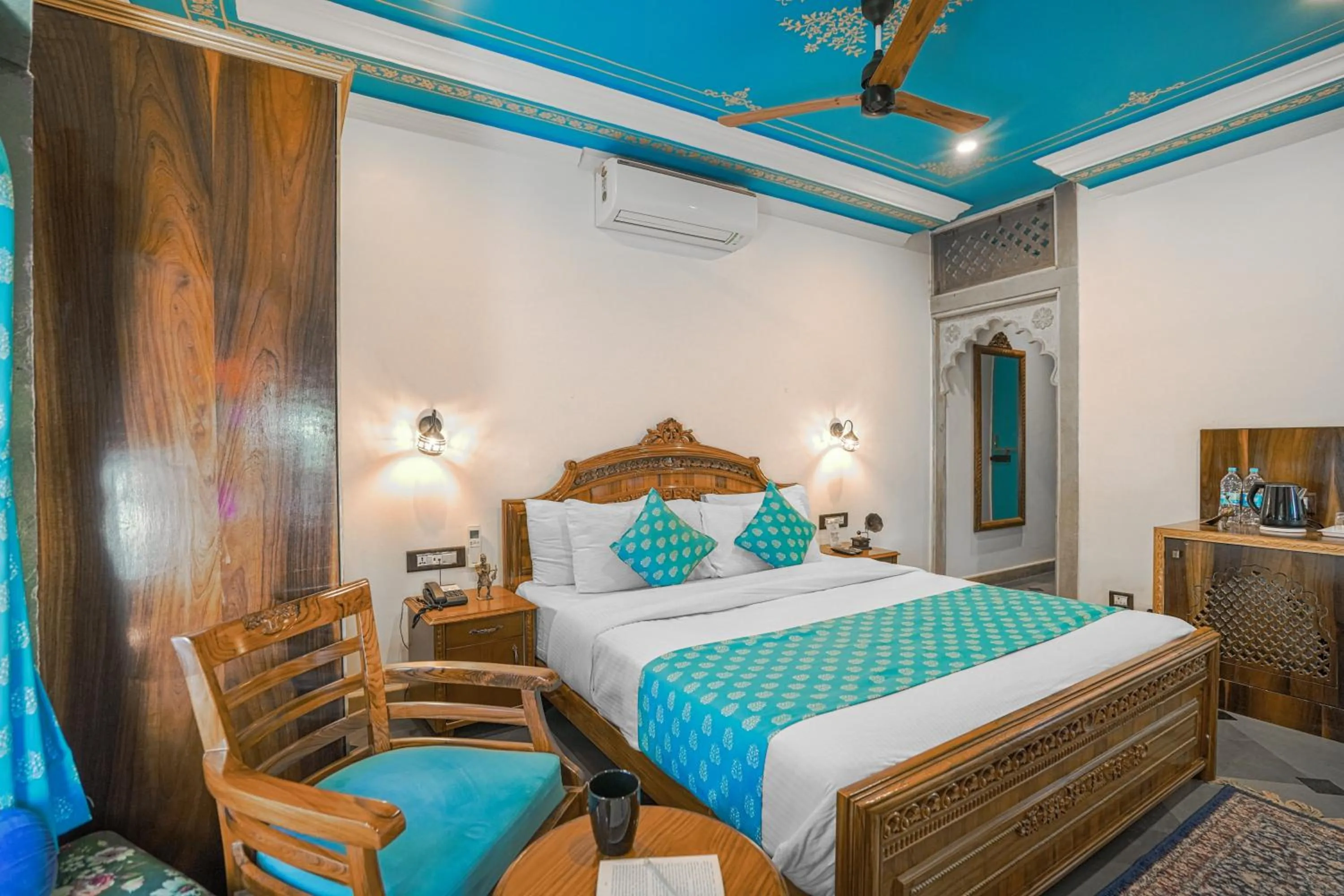 Bed in AAJ HAVELI - Pichola Lake Facing Hotel