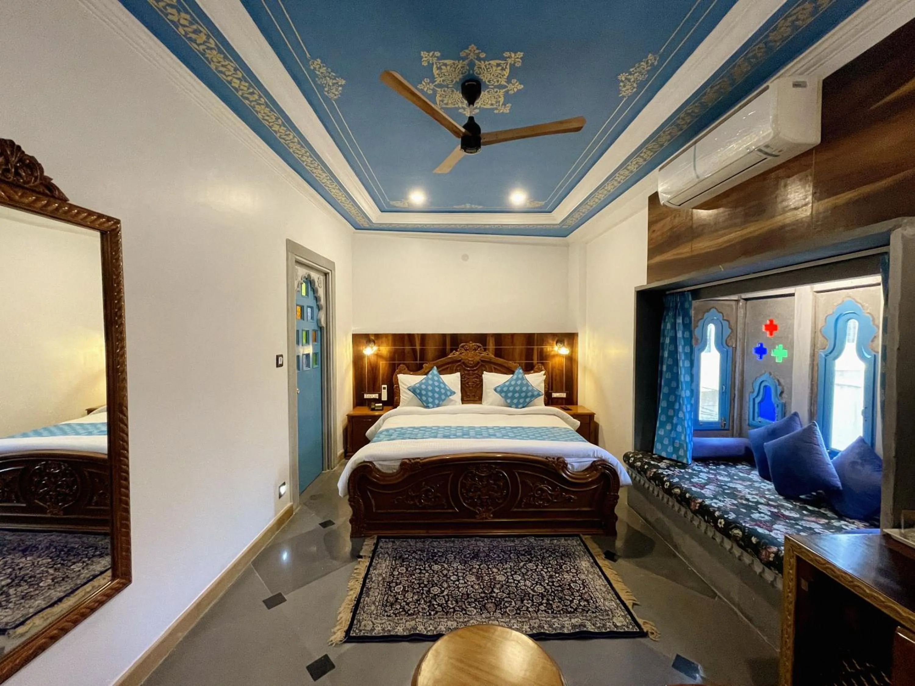 Photo of the whole room, Bed in AAJ HAVELI - Pichola Lake Facing Hotel