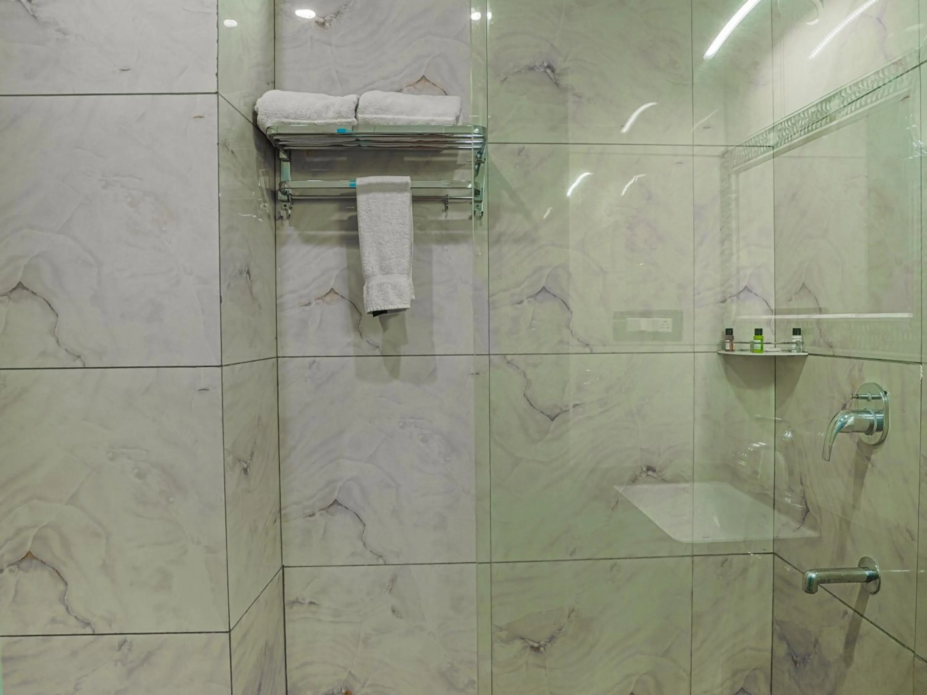 Shower in AAJ HAVELI - Pichola Lake Facing Hotel