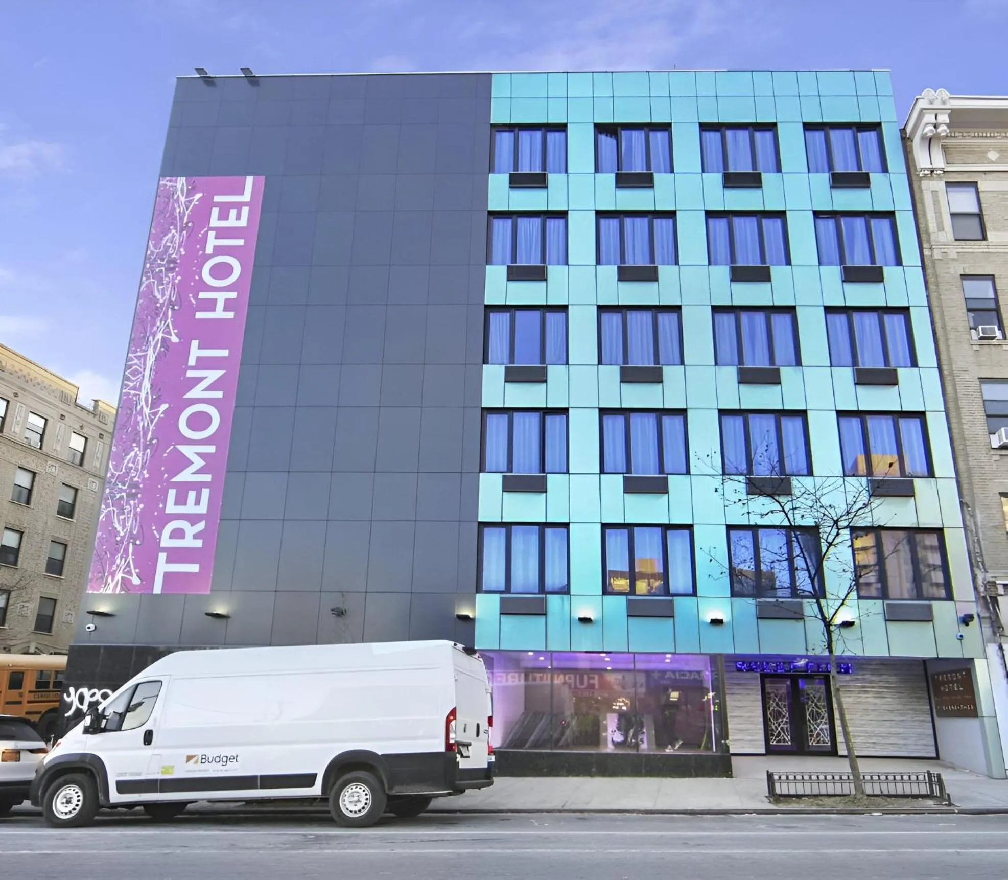 Property building in Hotel TREMONT Bronx Yankee Stadium