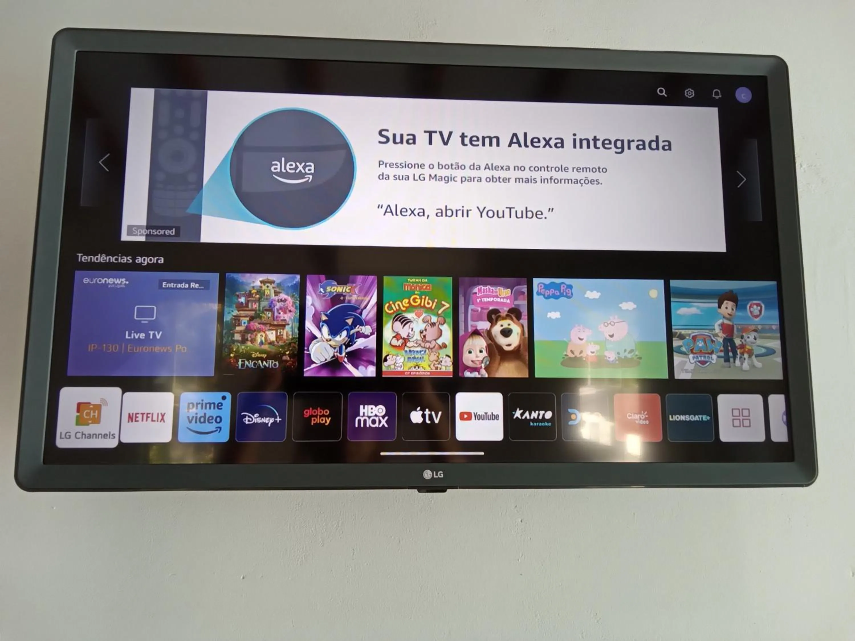 TV and multimedia in Suíte Ilhinha em condomínio na Praia do Perequê