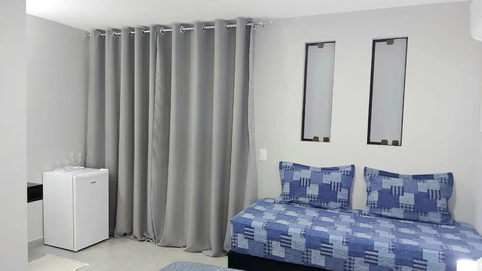 Seating area in Suíte Ilhinha em condomínio na Praia do Perequê