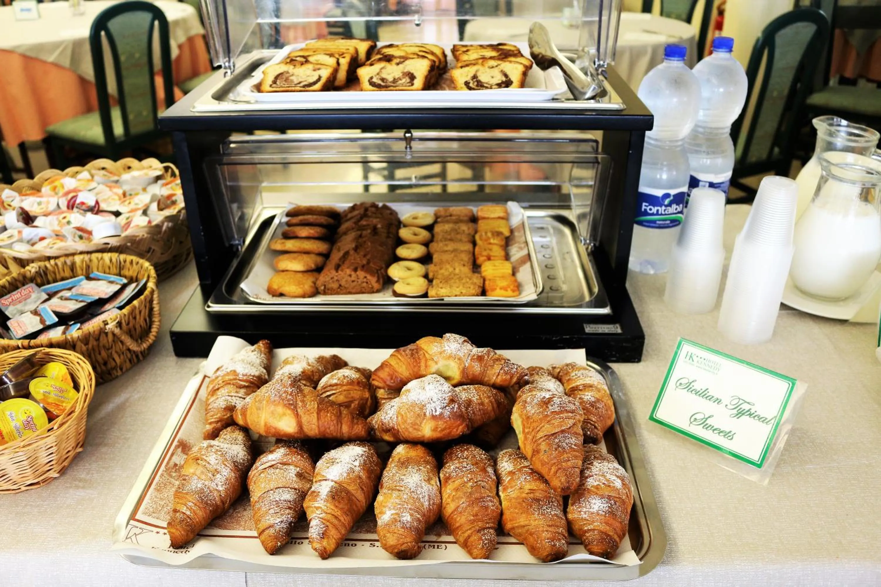 Buffet breakfast in Hotel Kennedy