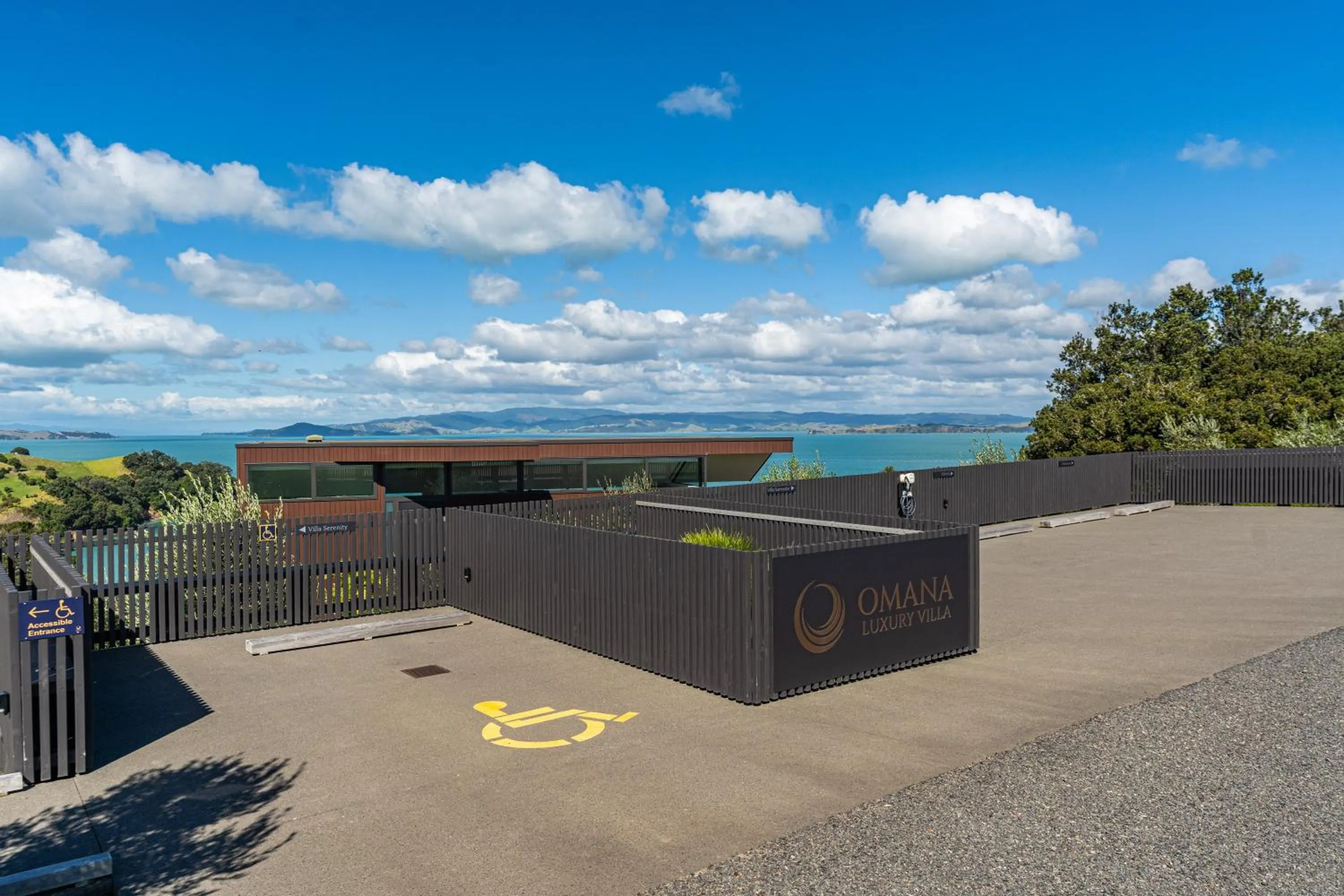 Facade/entrance in Omana