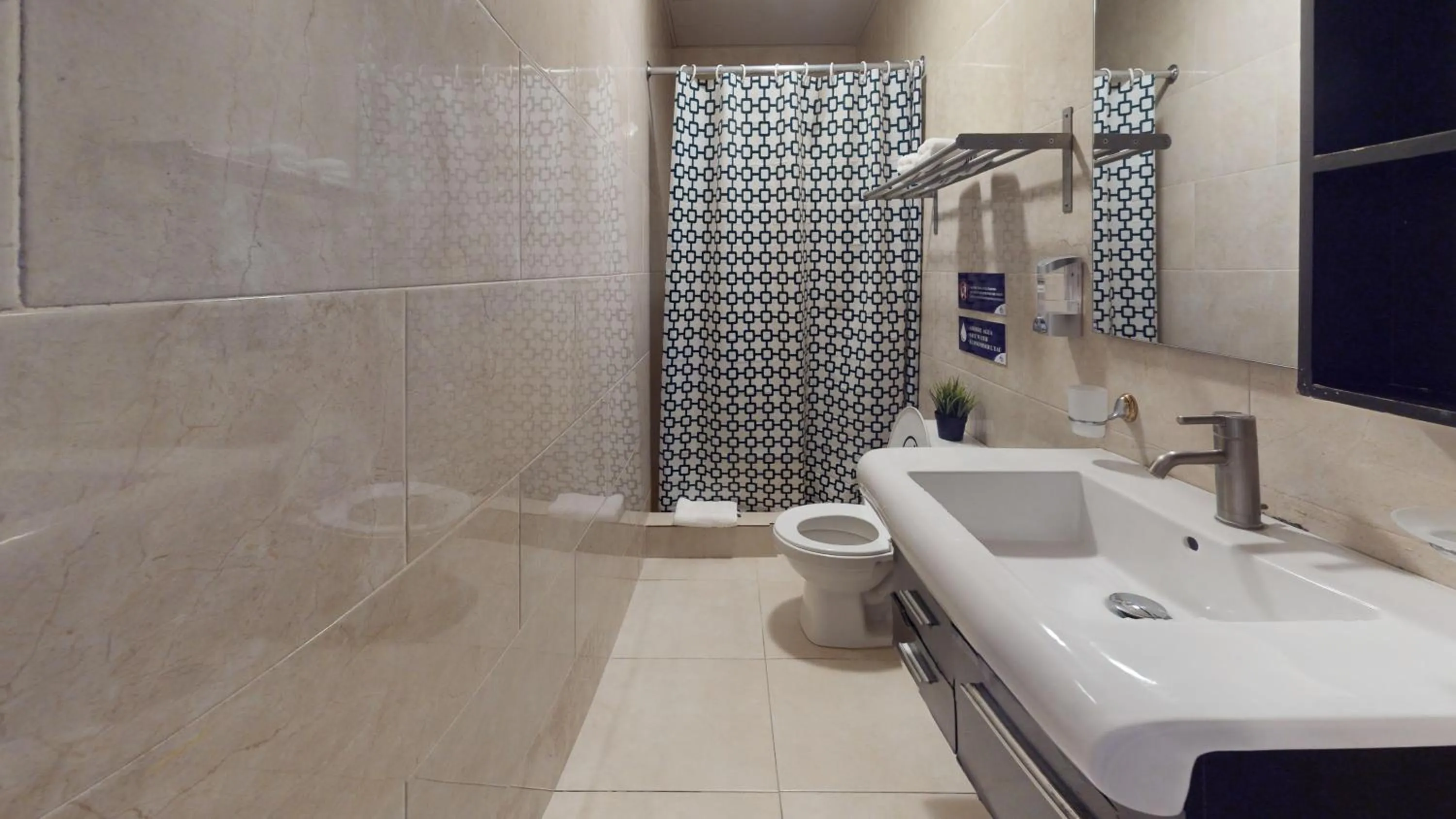 Shower in Hotel Tau Art Residence