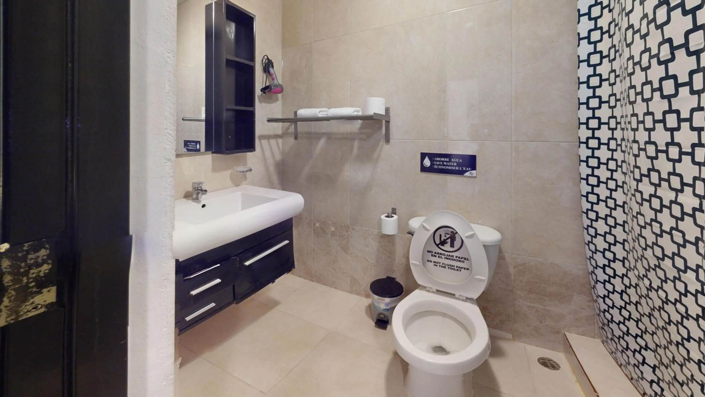 Shower in Hotel Tau Art Residence