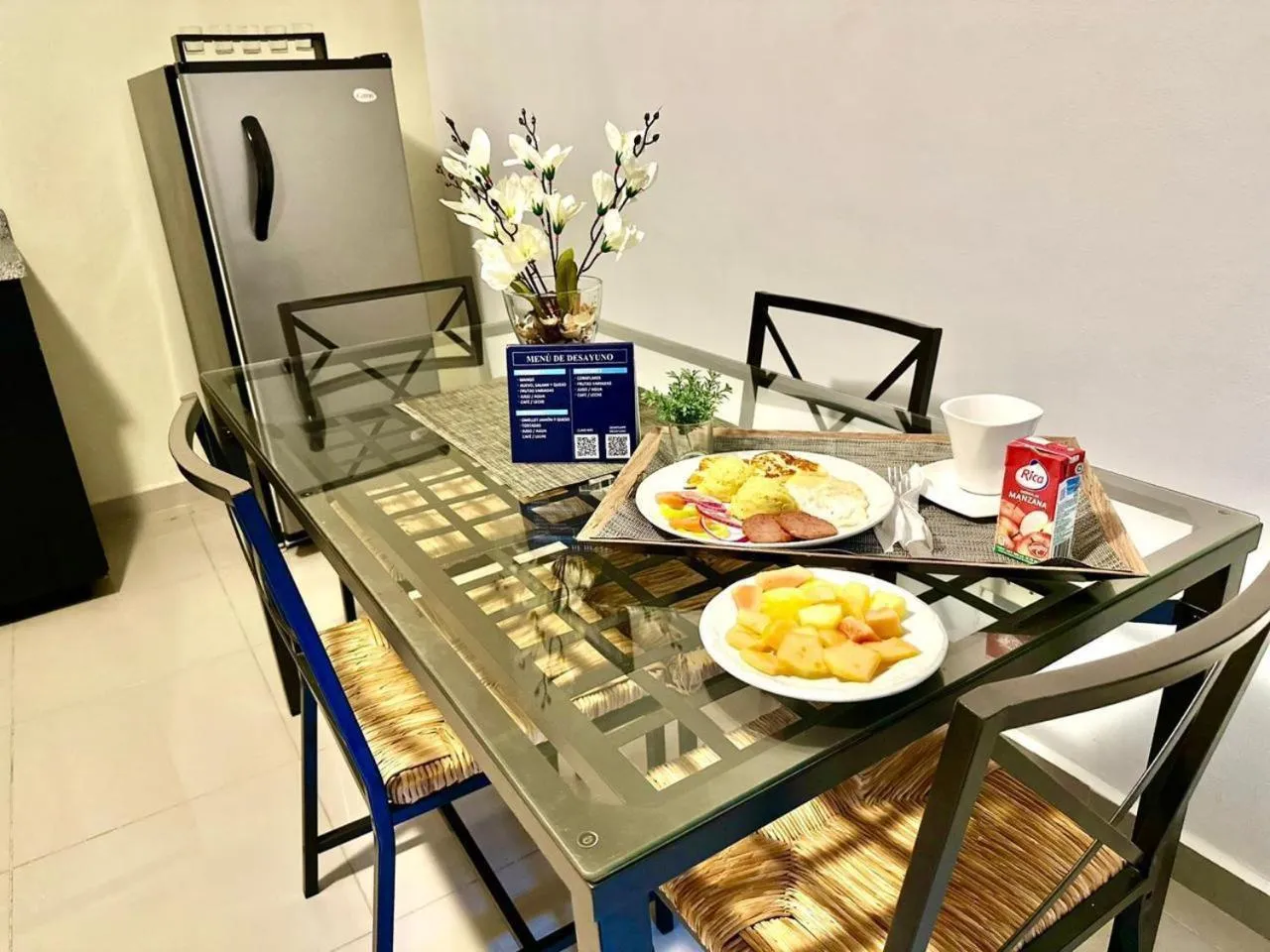 Breakfast in Hotel Tau Art Residence