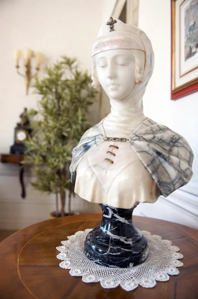 Decorative detail in Palazzo Leti Residenza d'Epoca