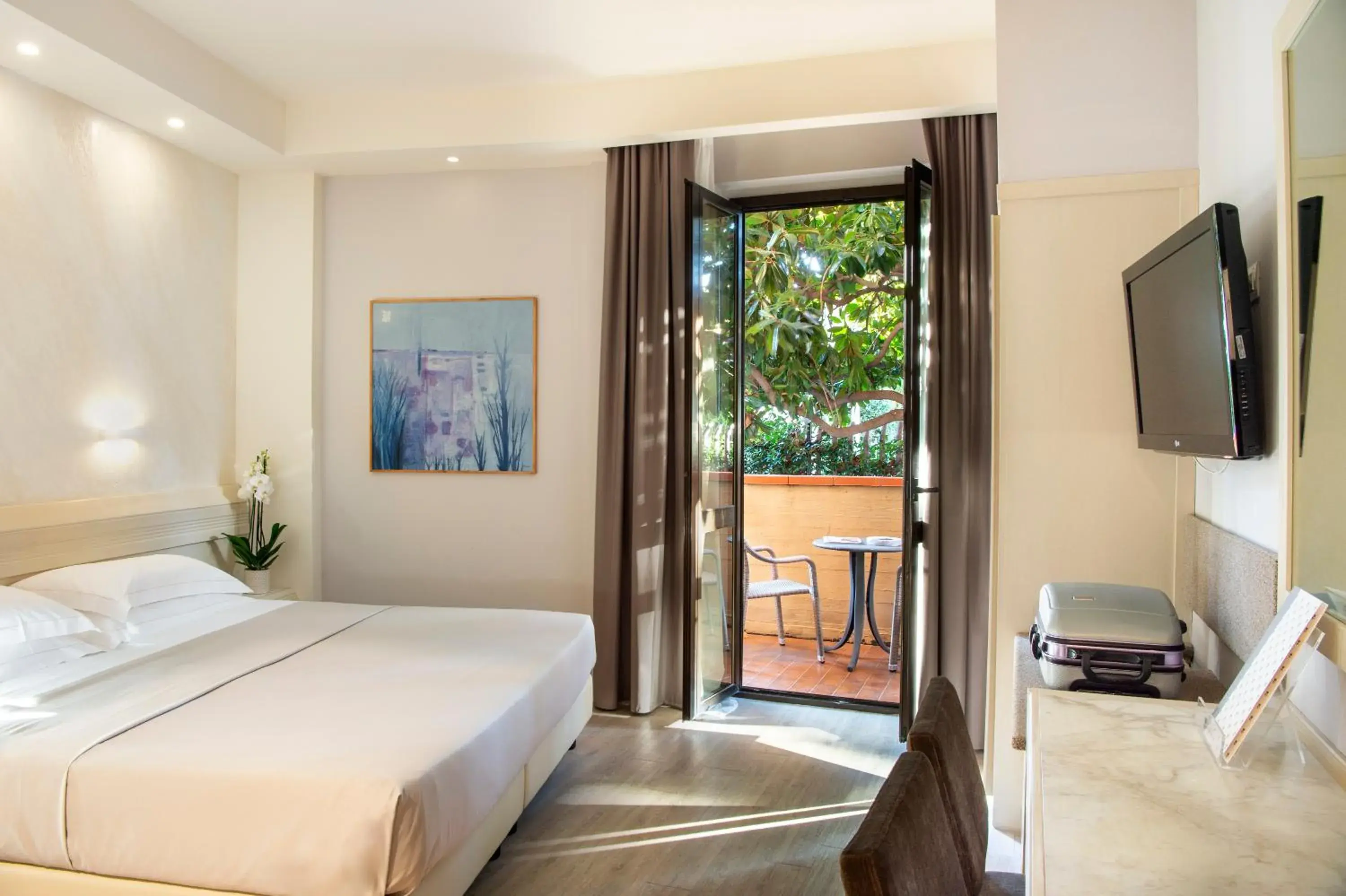 Deluxe Double Room in Hotel Grifone Firenze - Meetings & Spa Deluxe Double Room in Hotel Grifone Firenze - Meetings & Spa