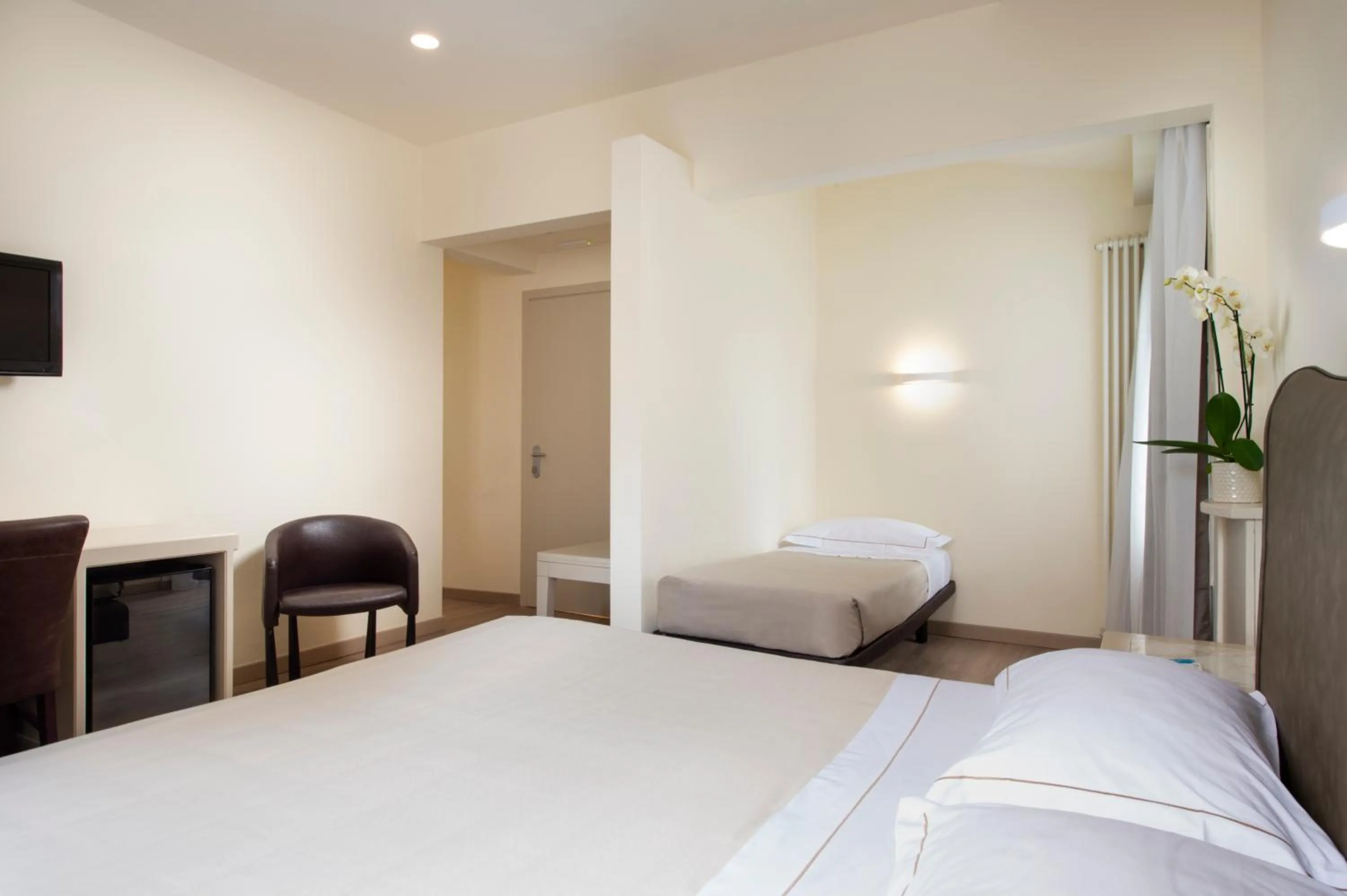 Photo of the whole room, Bed in Hotel Grifone Firenze - Meetings & Spa