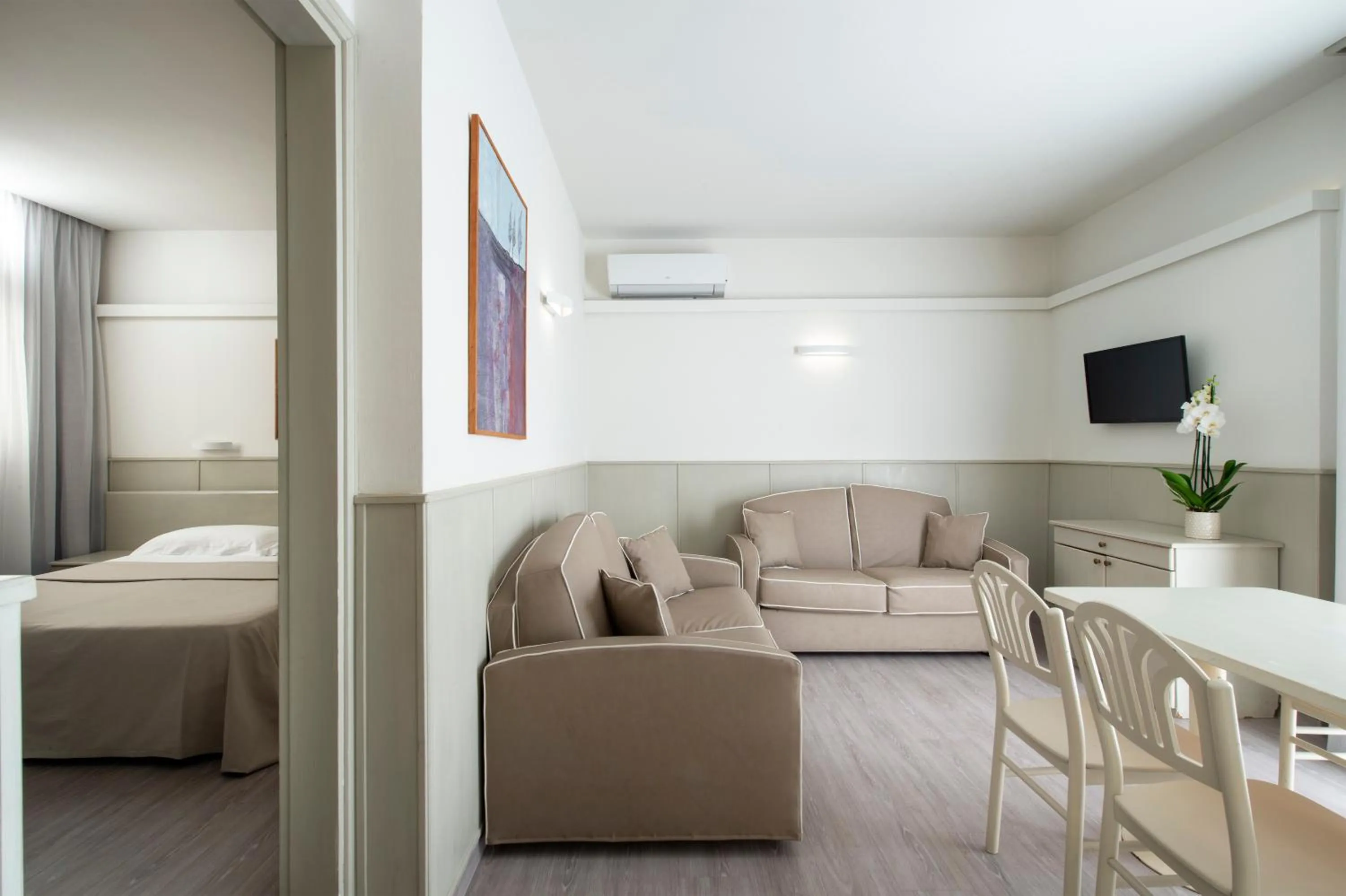 Kitchen or kitchenette, Bed in Hotel Grifone Firenze - Meetings & Spa