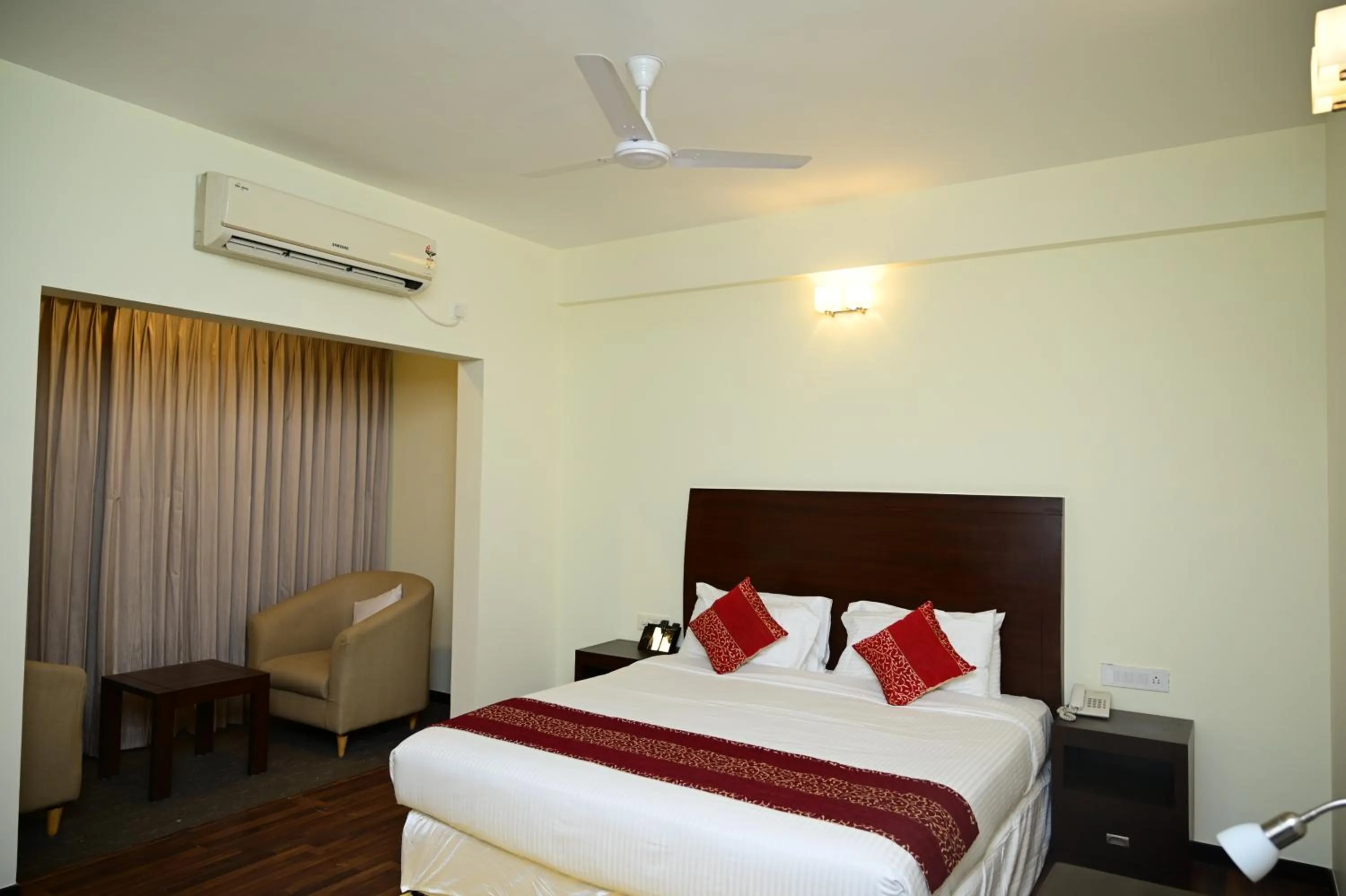 Photo of the whole room in Sterling Keys by TGI