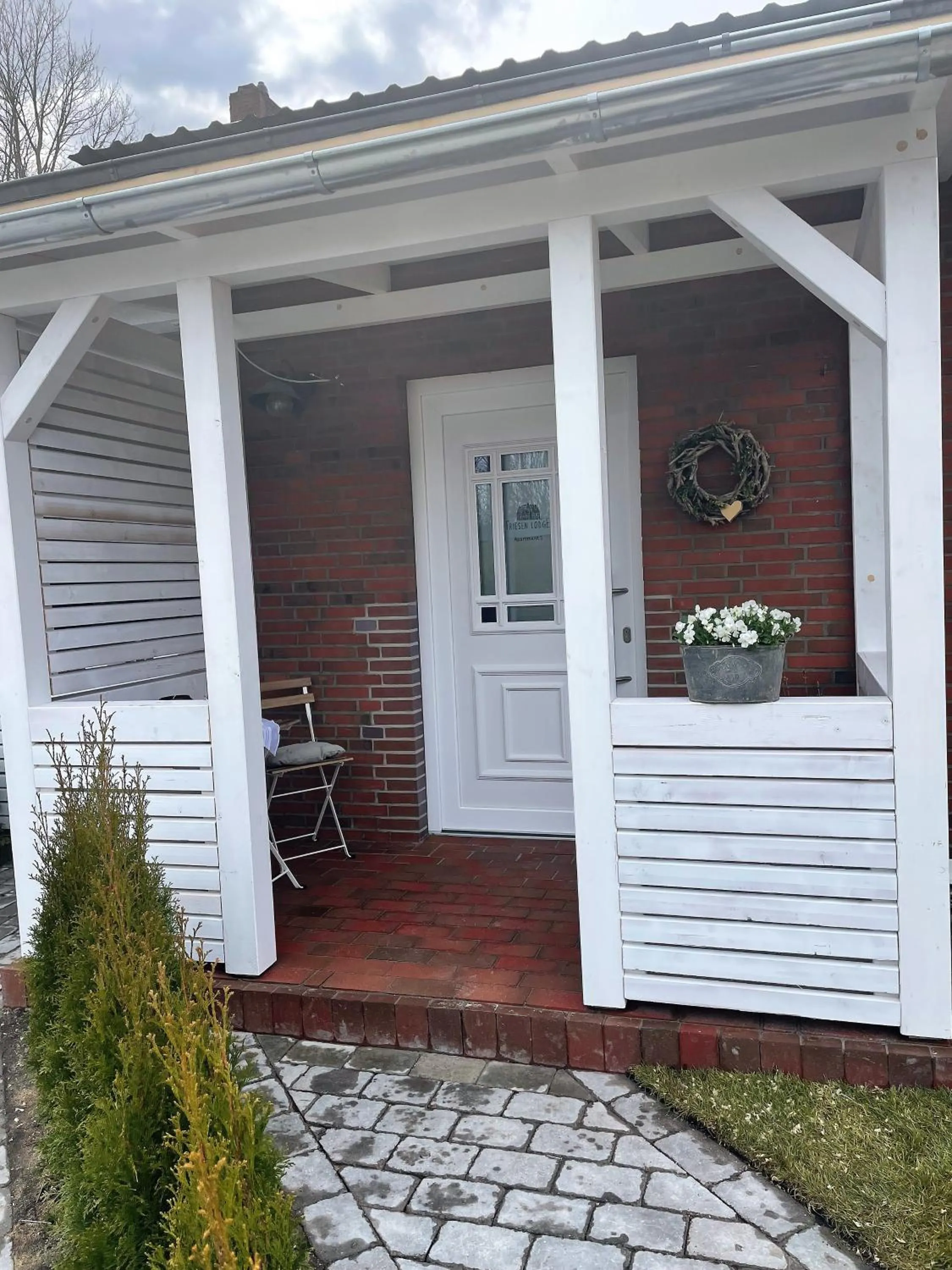 Facade/entrance in Friesen-Lodge Ferienwohnungen
