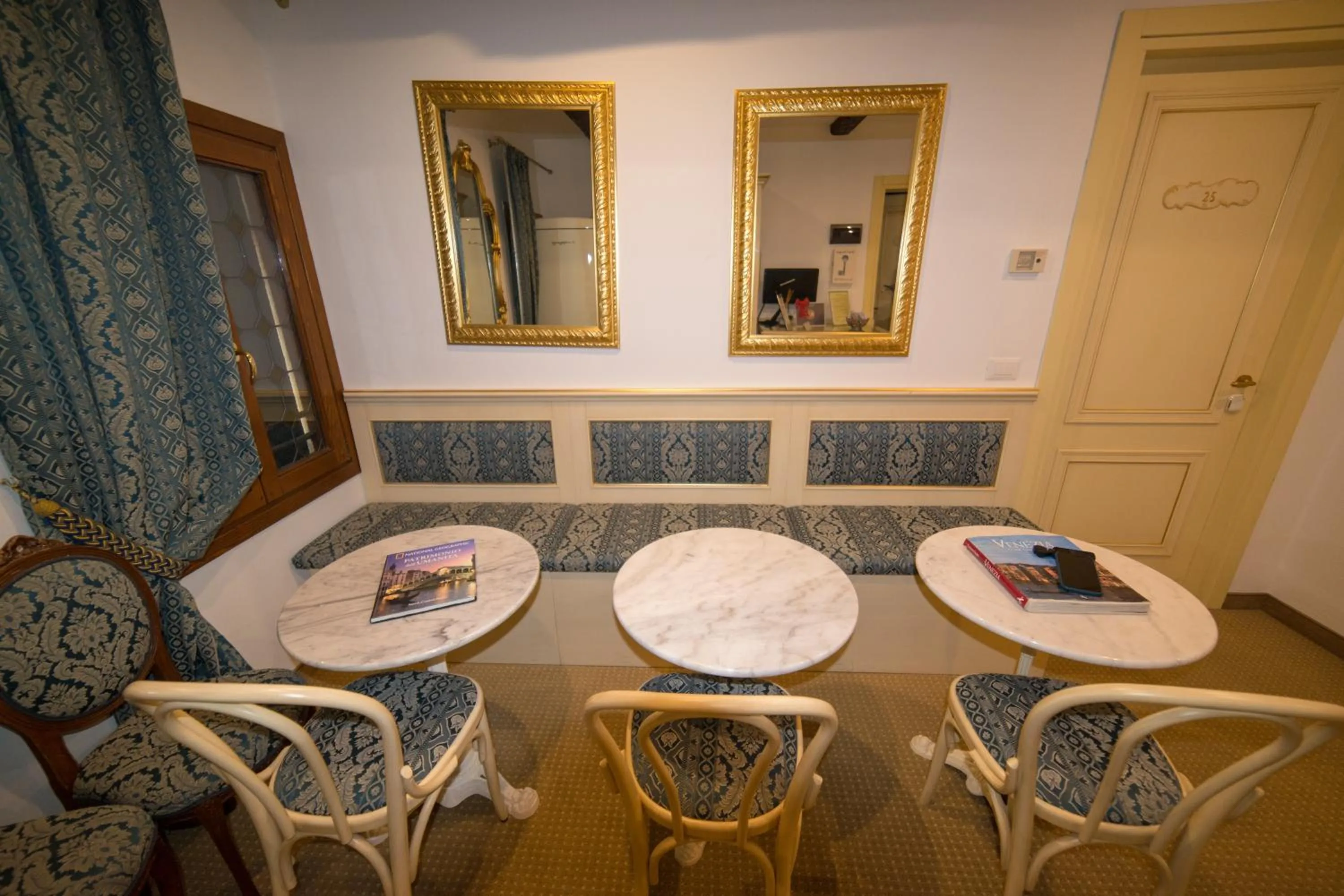 Seating area in Locanda Ca' Zose