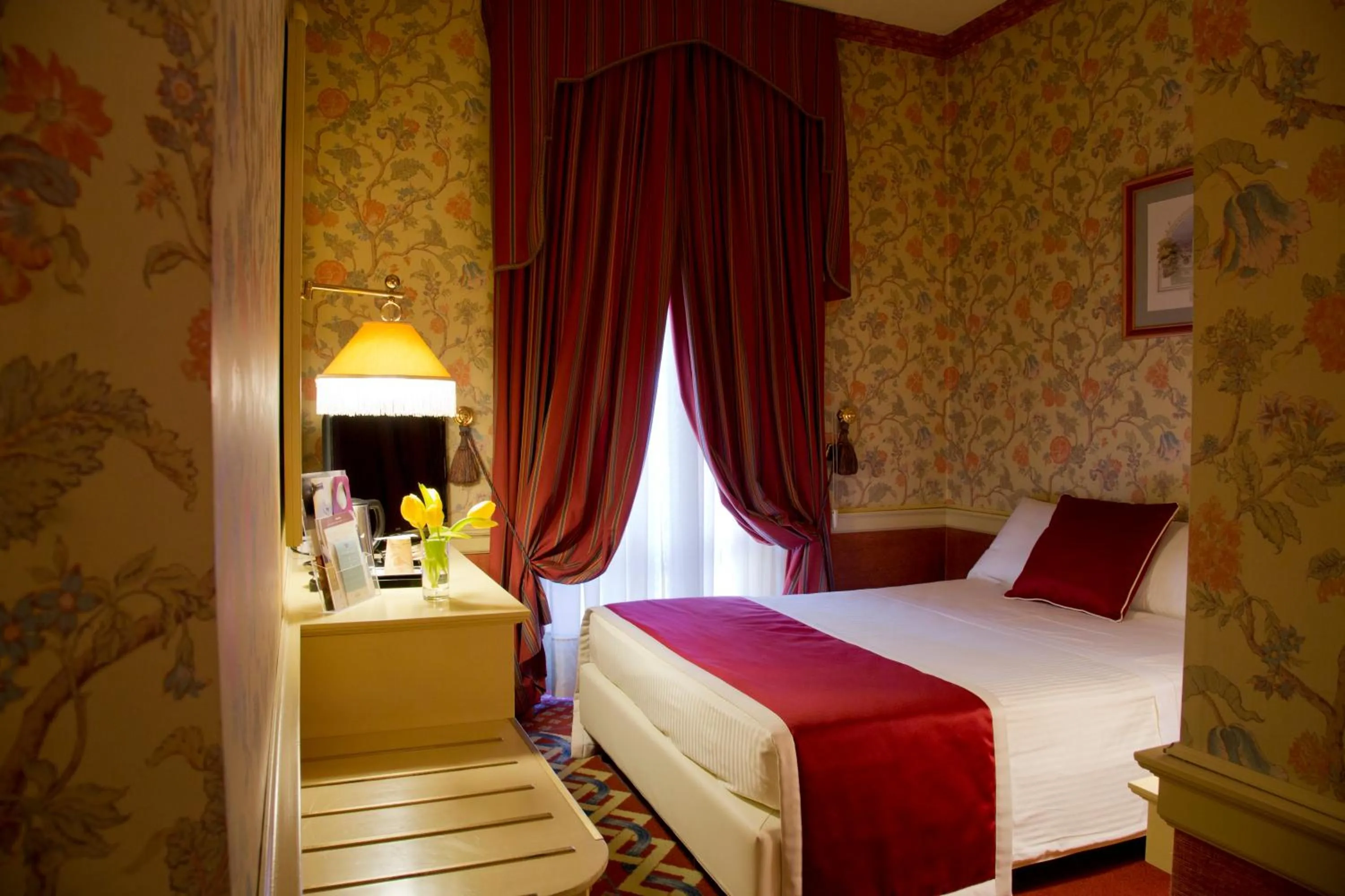 Bed in Hotel Milano Regency