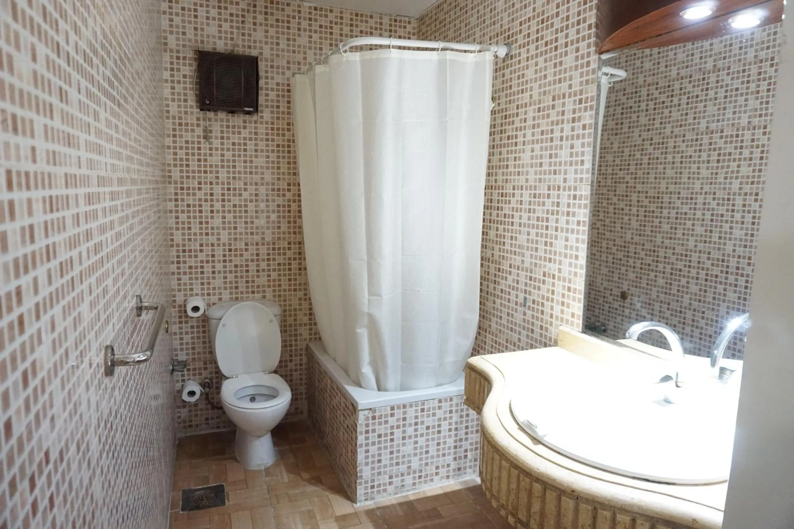 Bathroom in New Saint Catherine Hotel