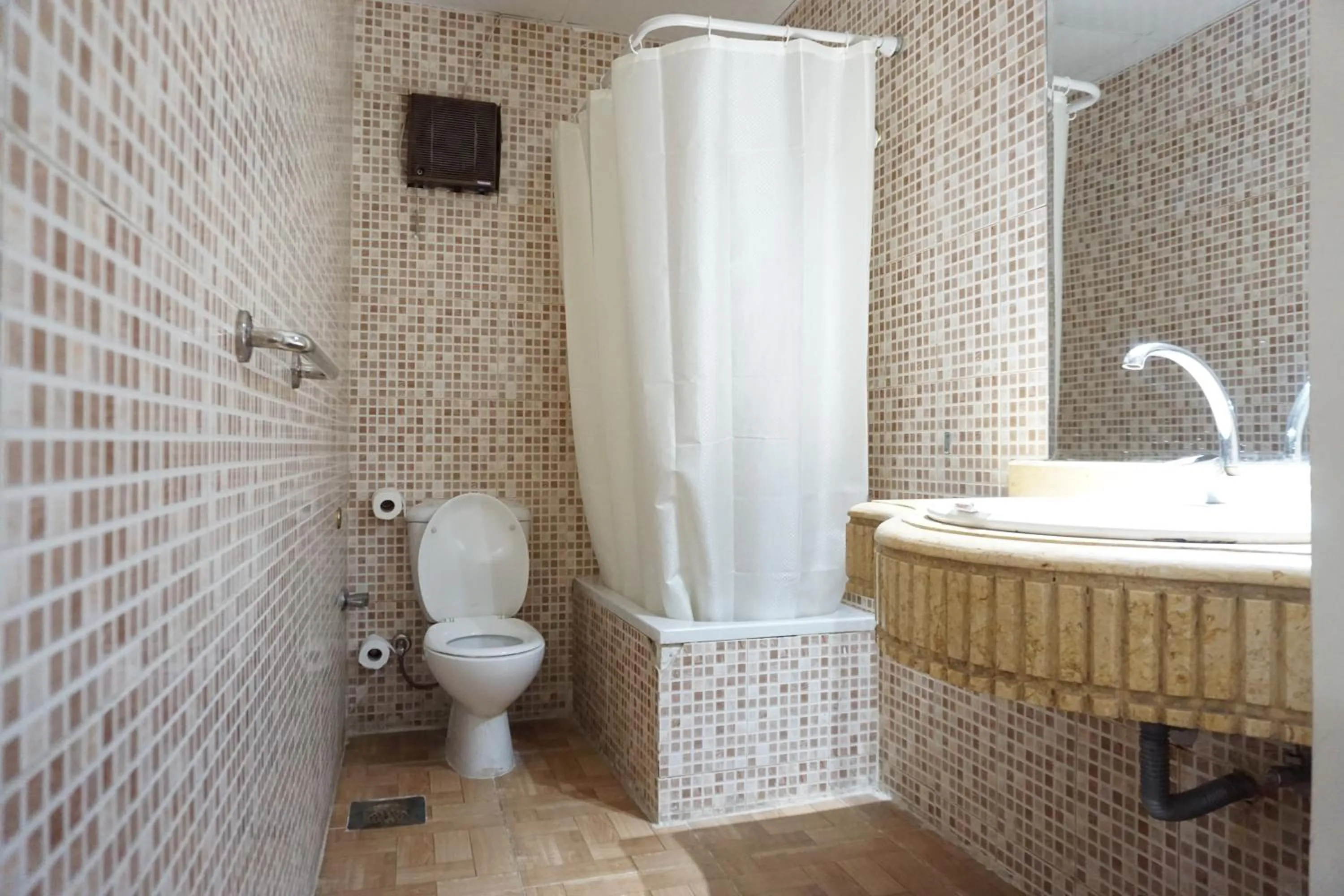 Shower in New Saint Catherine Hotel